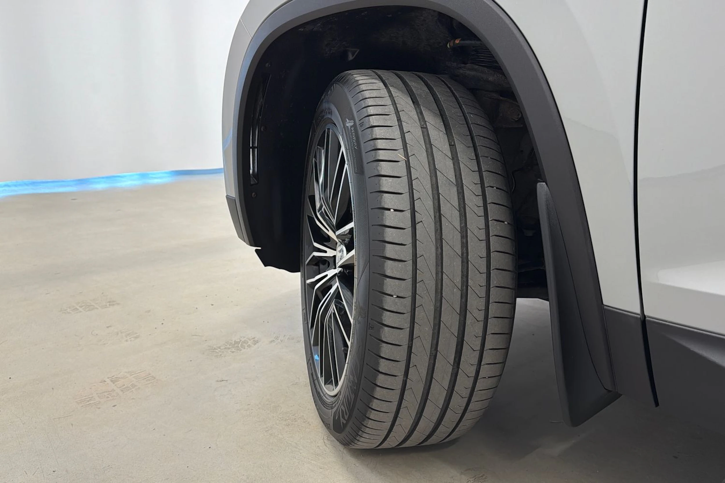 harmaa Skoda Kodiaq 2022 kuva 13.