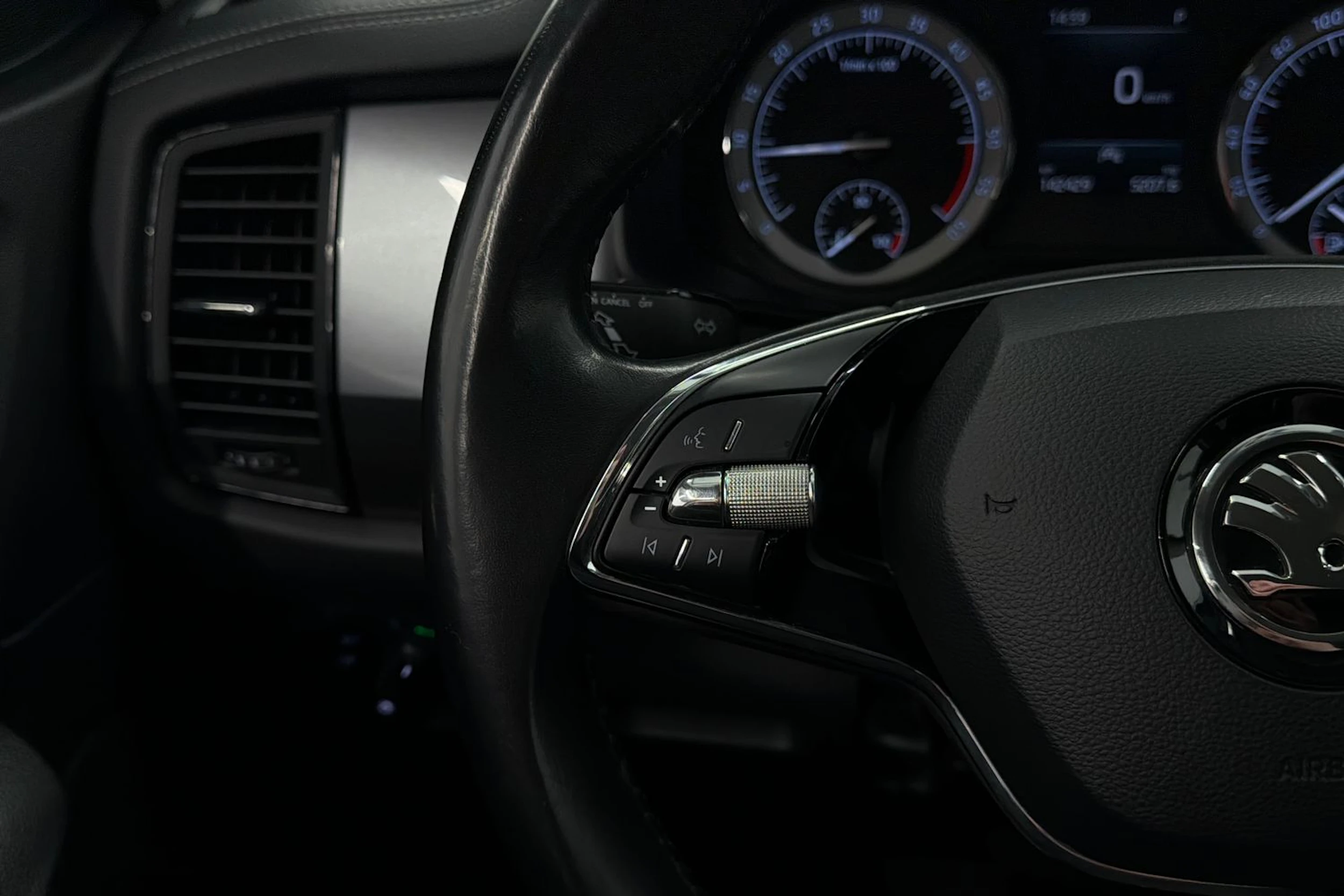 harmaa Skoda Kodiaq 2022 kuva 17.