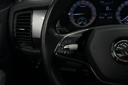 harmaa Skoda Kodiaq 2022 kuva 17.