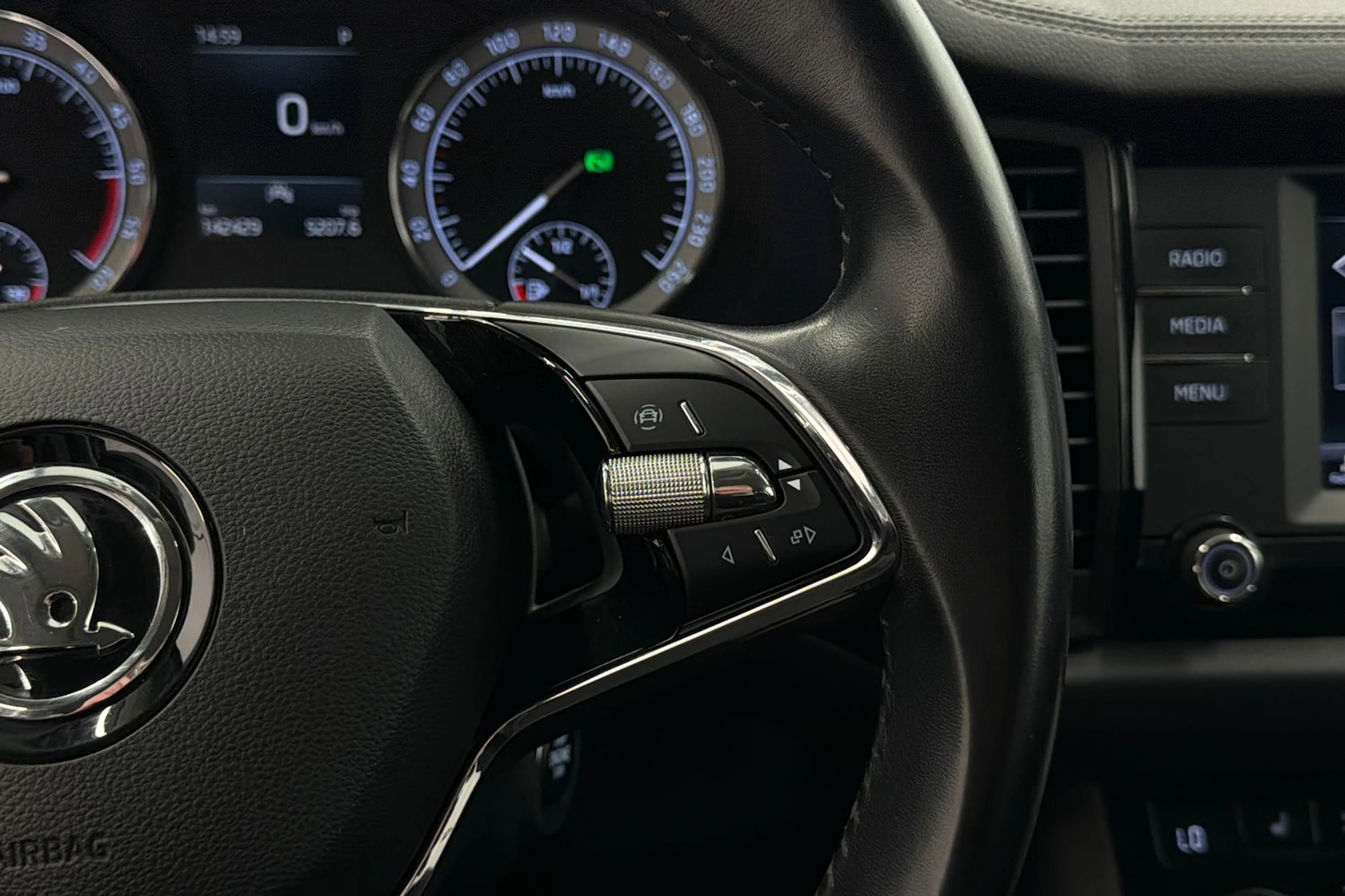 harmaa Skoda Kodiaq 2022 kuva 18.