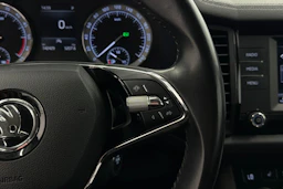 harmaa Skoda Kodiaq 2022 kuva 18.