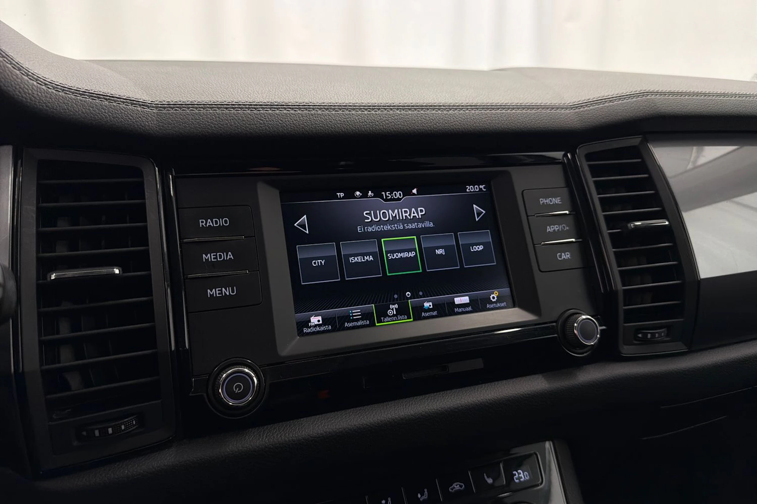 harmaa Skoda Kodiaq 2022 kuva 19.