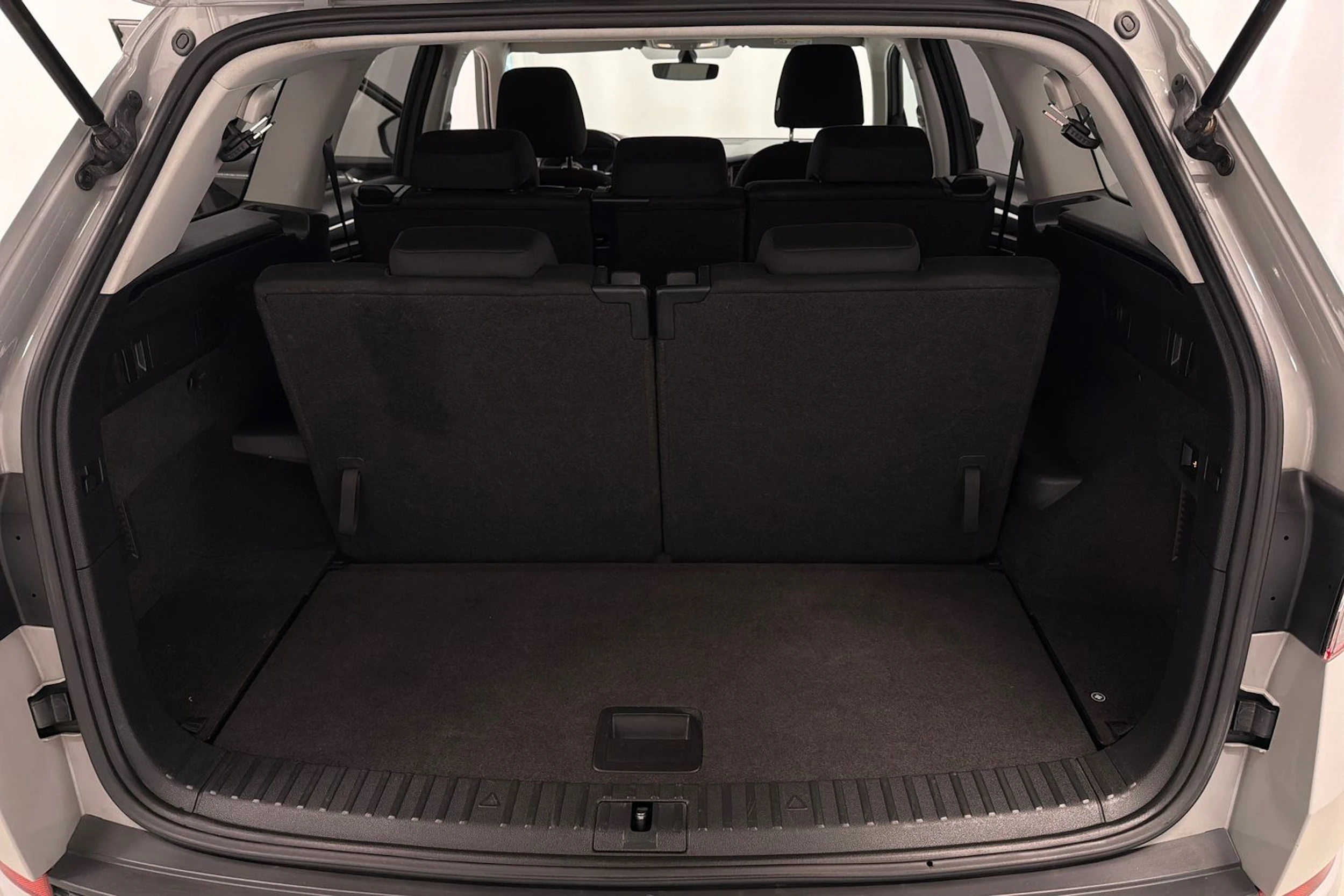 harmaa Skoda Kodiaq 2022 kuva 25.