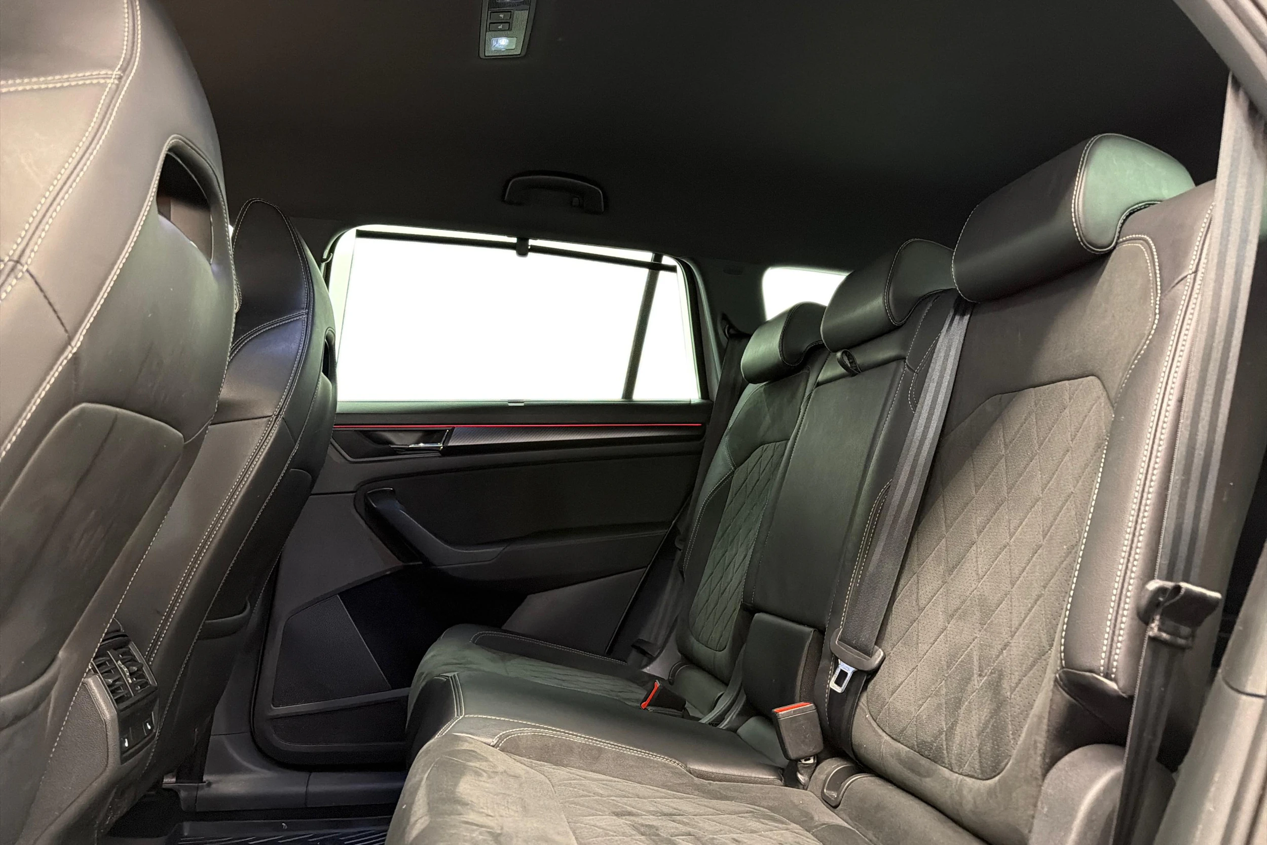 harmaa Skoda Kodiaq 2021 kuva 8.