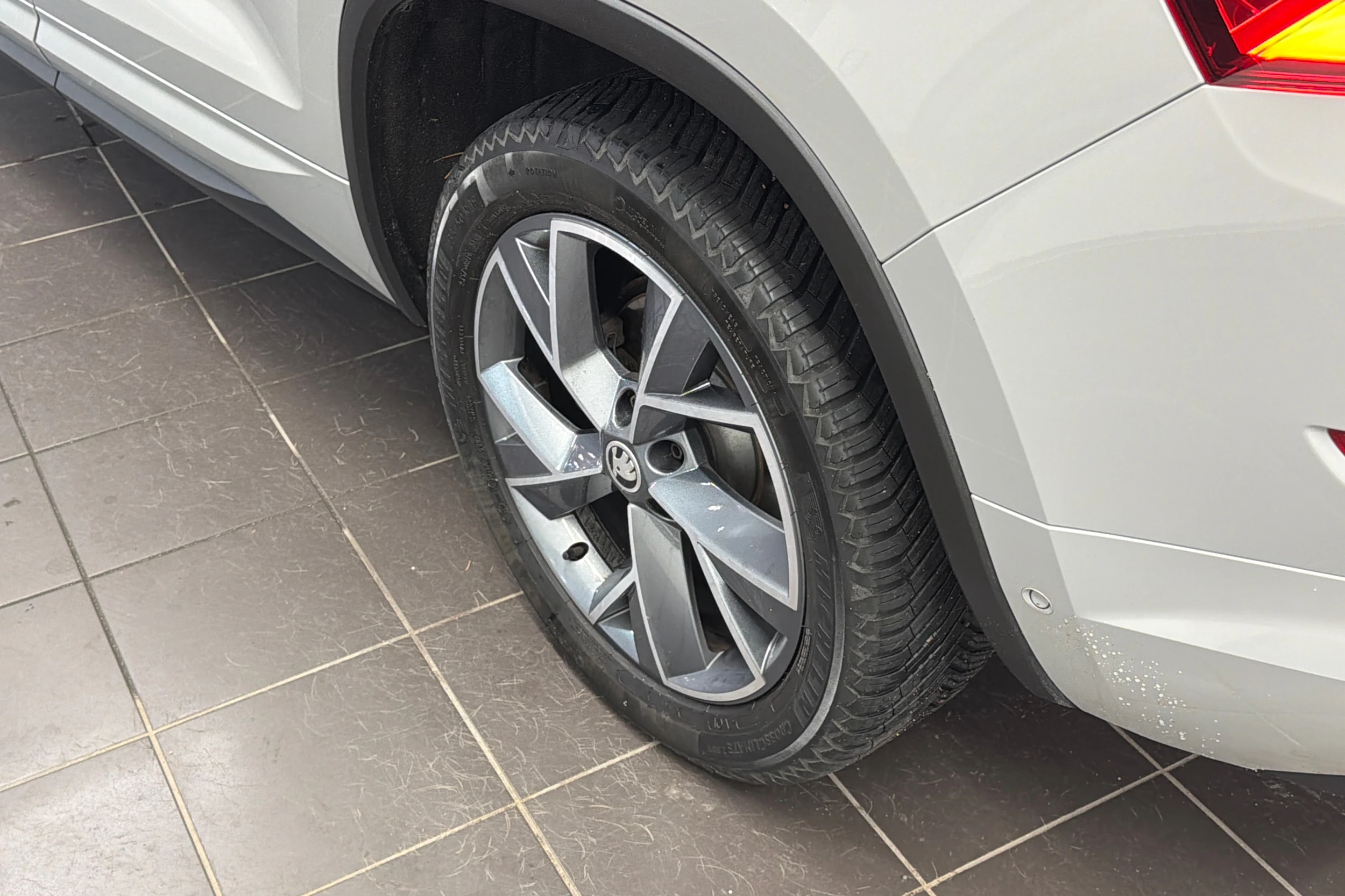 harmaa Skoda Kodiaq 2021 kuva 10.