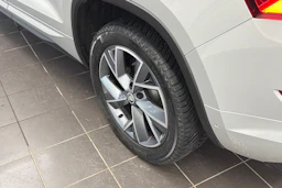 harmaa Skoda Kodiaq 2021 kuva 10.