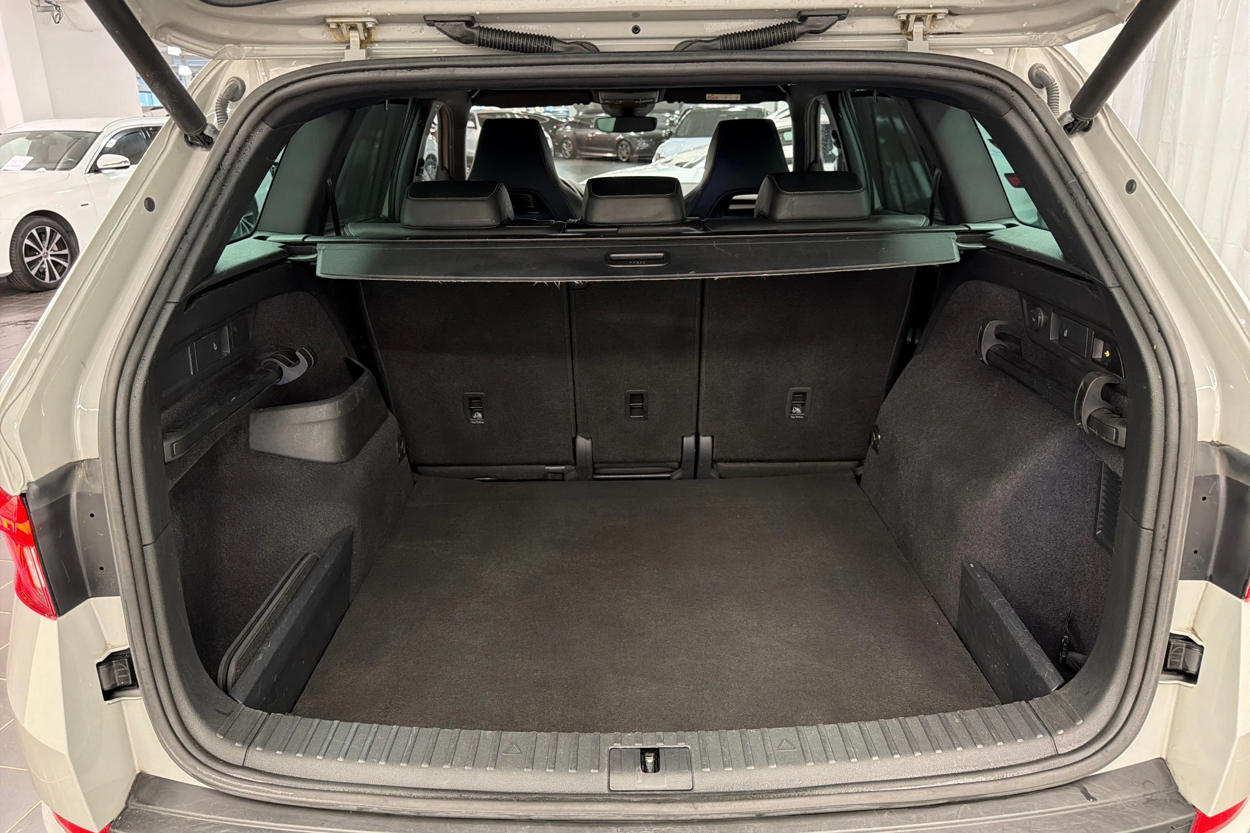 harmaa Skoda Kodiaq 2021 kuva 11.