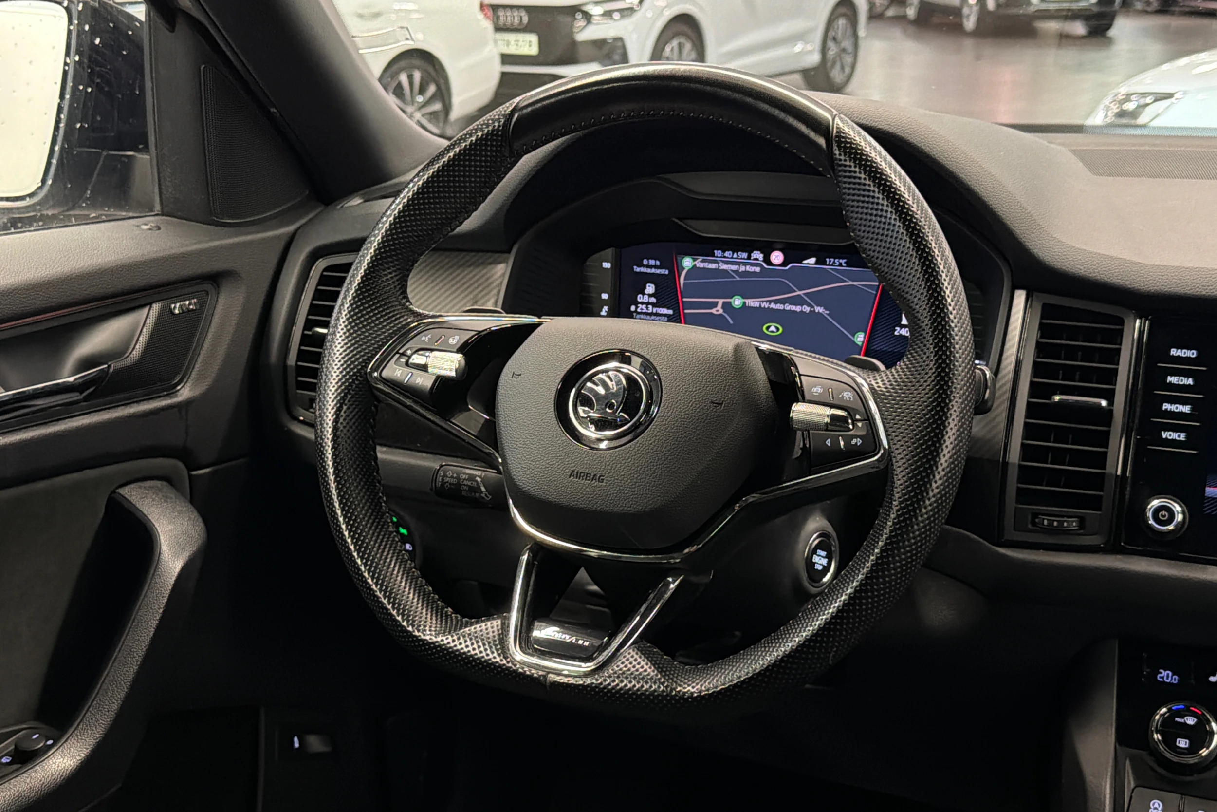harmaa Skoda Kodiaq 2021 kuva 17.