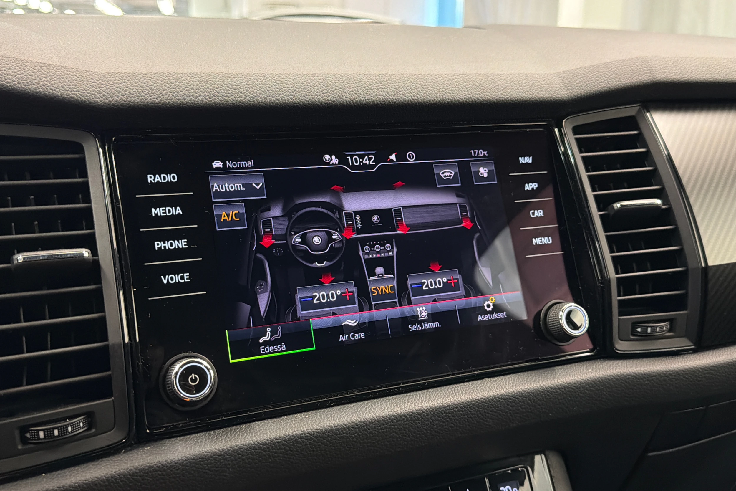 harmaa Skoda Kodiaq 2021 kuva 26.
