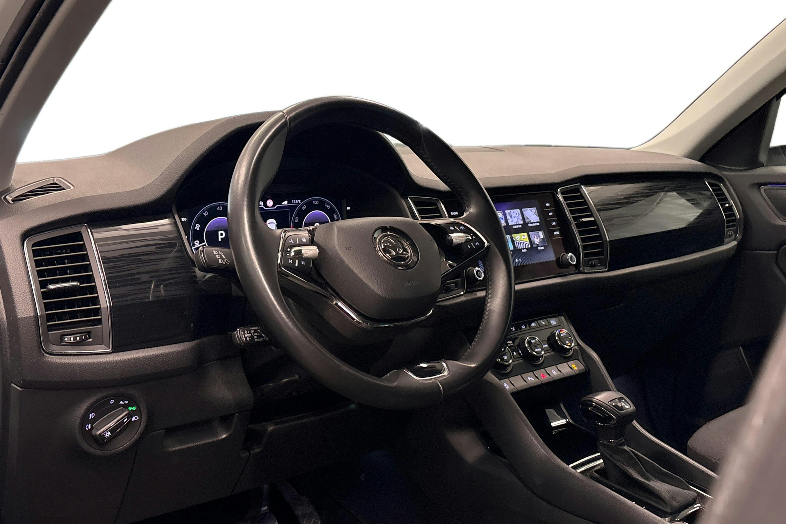 valkoinen Skoda Kodiaq 2021 kuva 3.