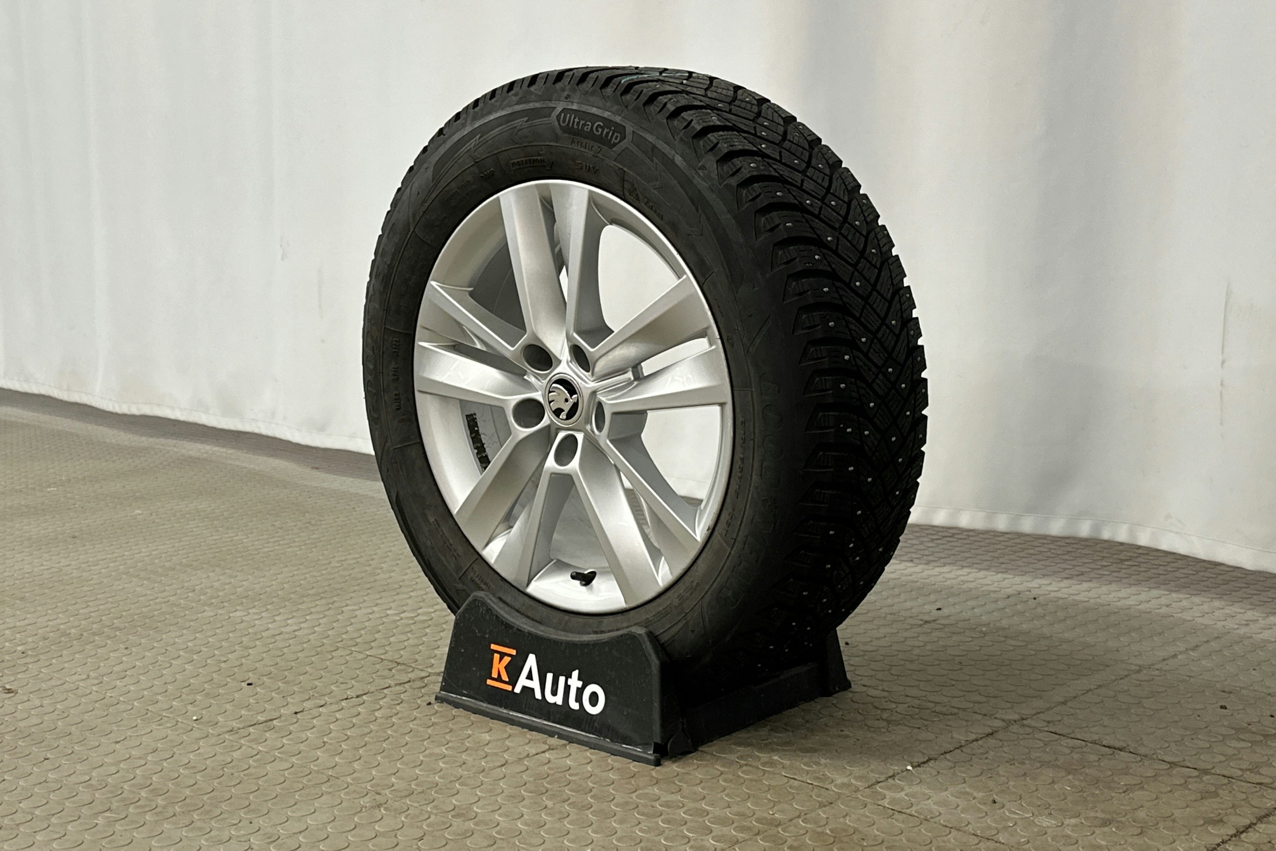 valkoinen Skoda Kodiaq 2021 kuva 13.