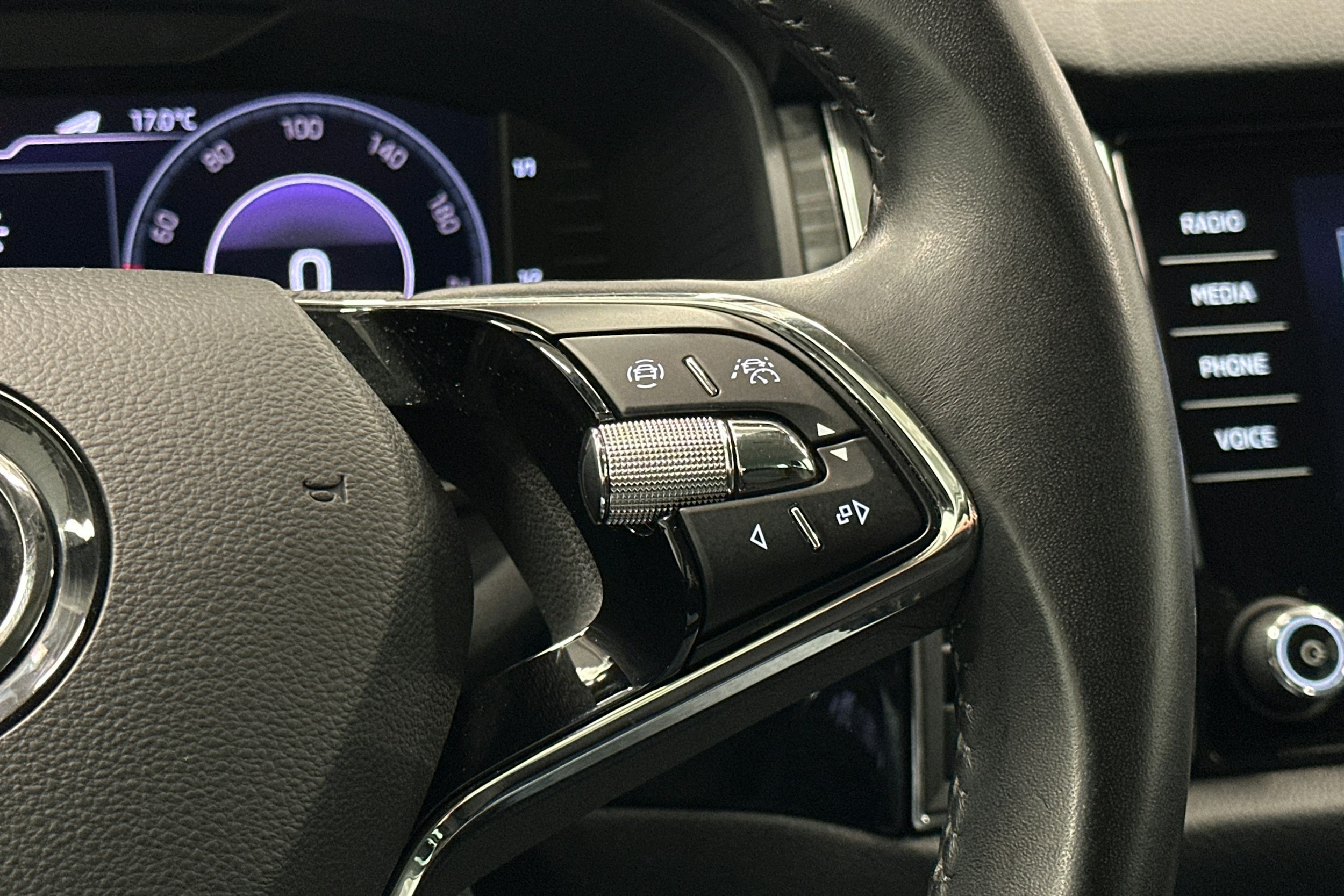 valkoinen Skoda Kodiaq 2021 kuva 20.