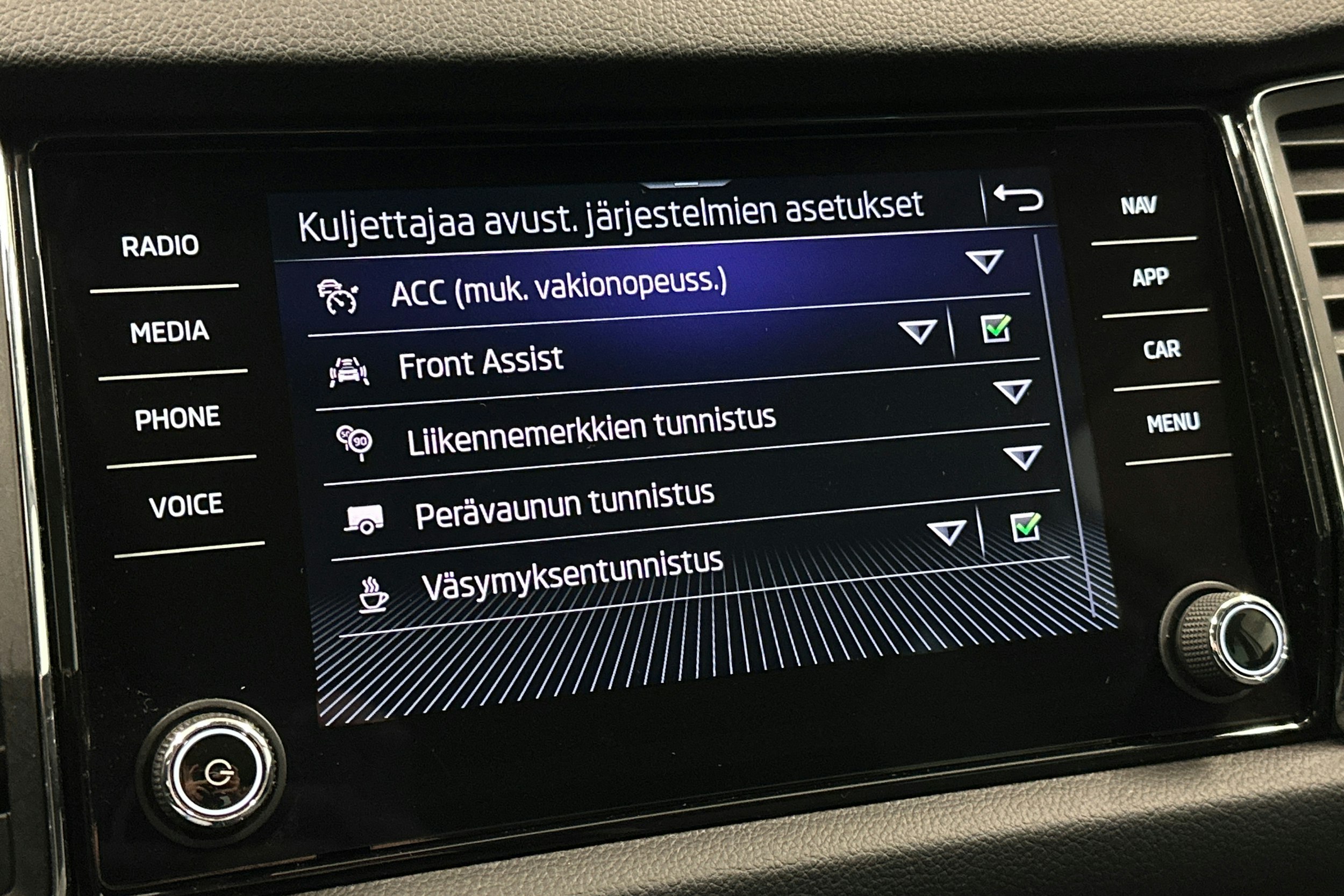 valkoinen Skoda Kodiaq 2021 kuva 24.