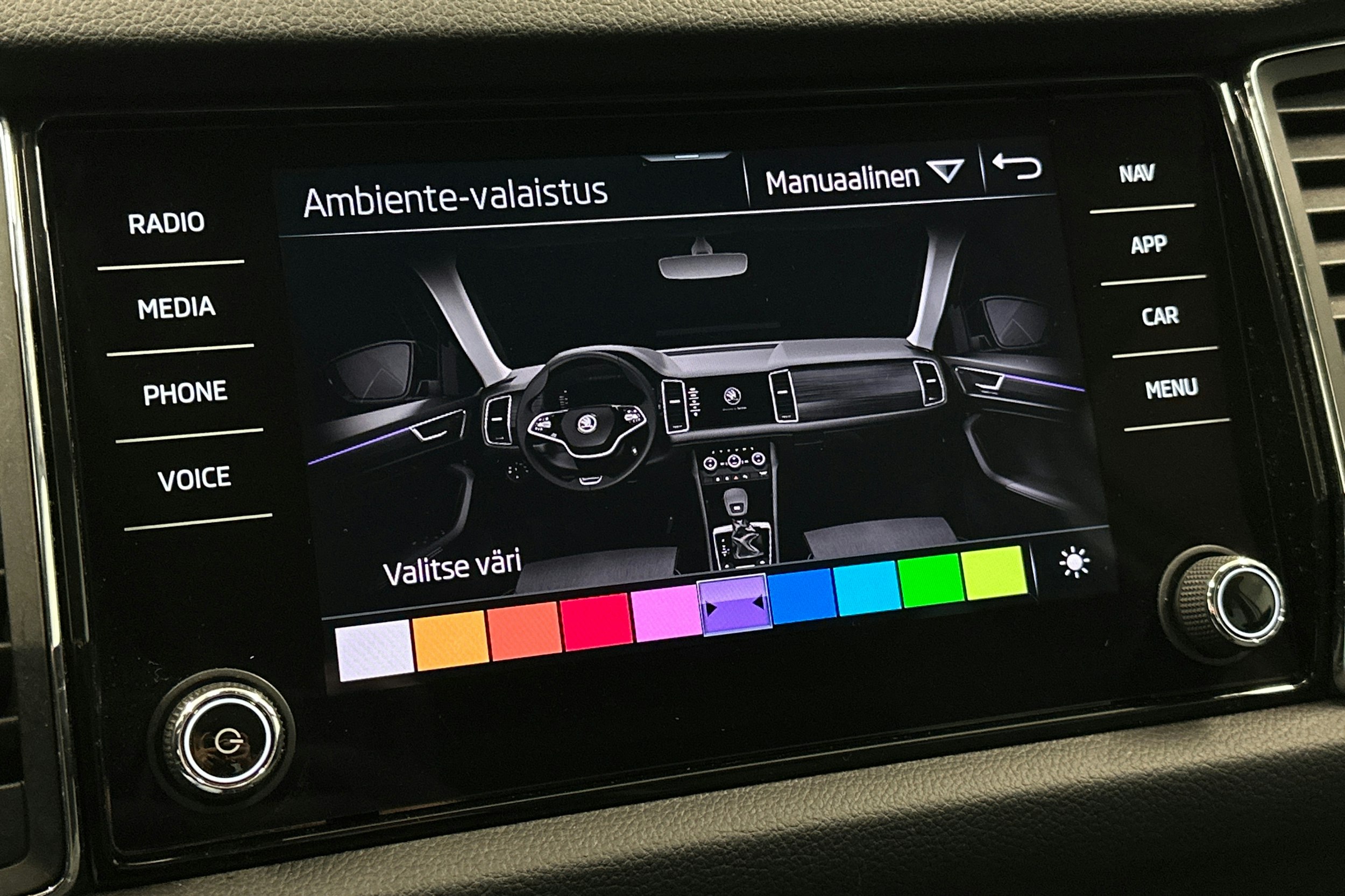 valkoinen Skoda Kodiaq 2021 kuva 25.