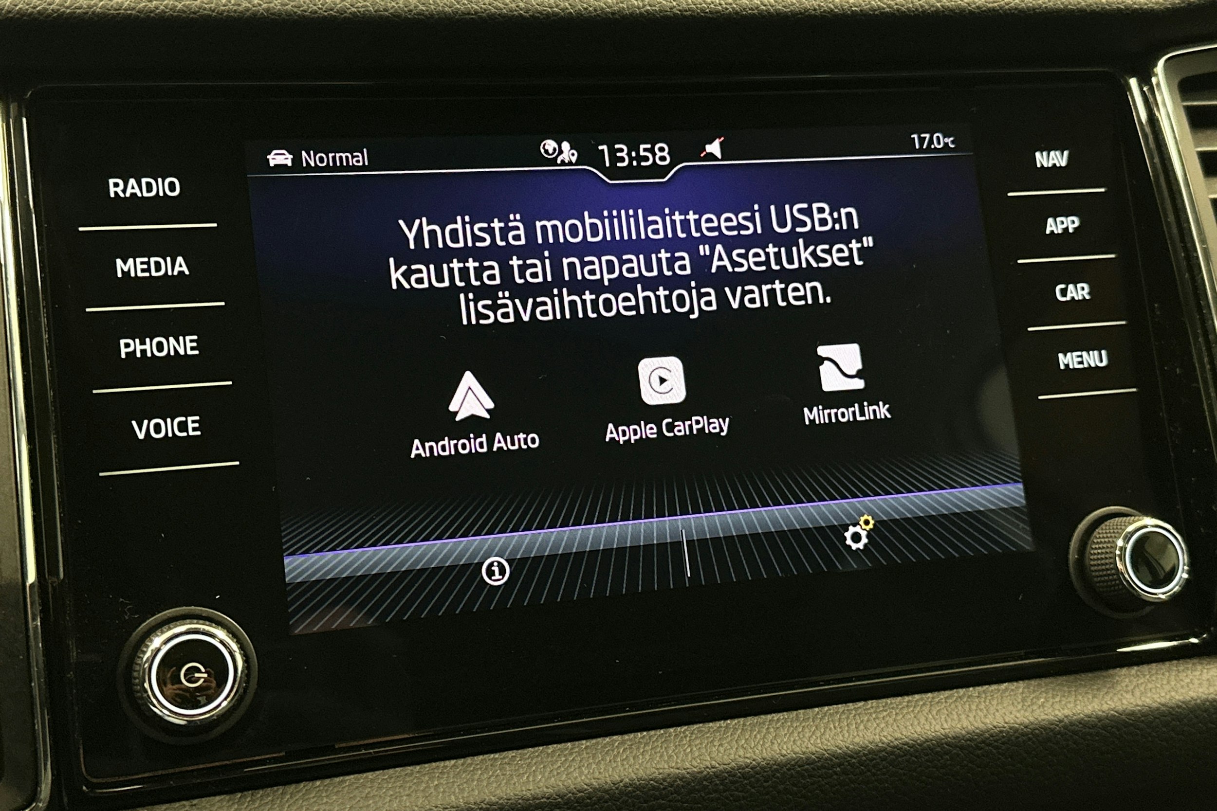 valkoinen Skoda Kodiaq 2021 kuva 26.