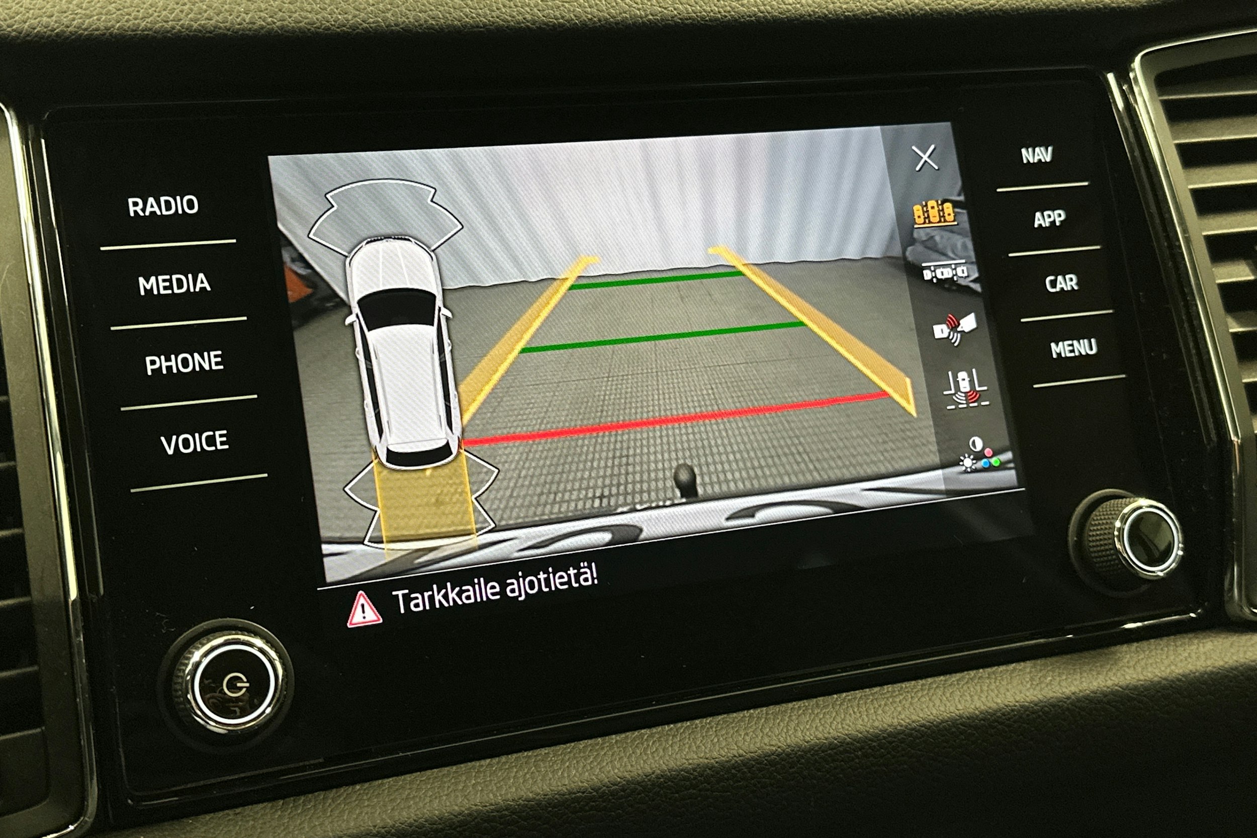 valkoinen Skoda Kodiaq 2021 kuva 28.