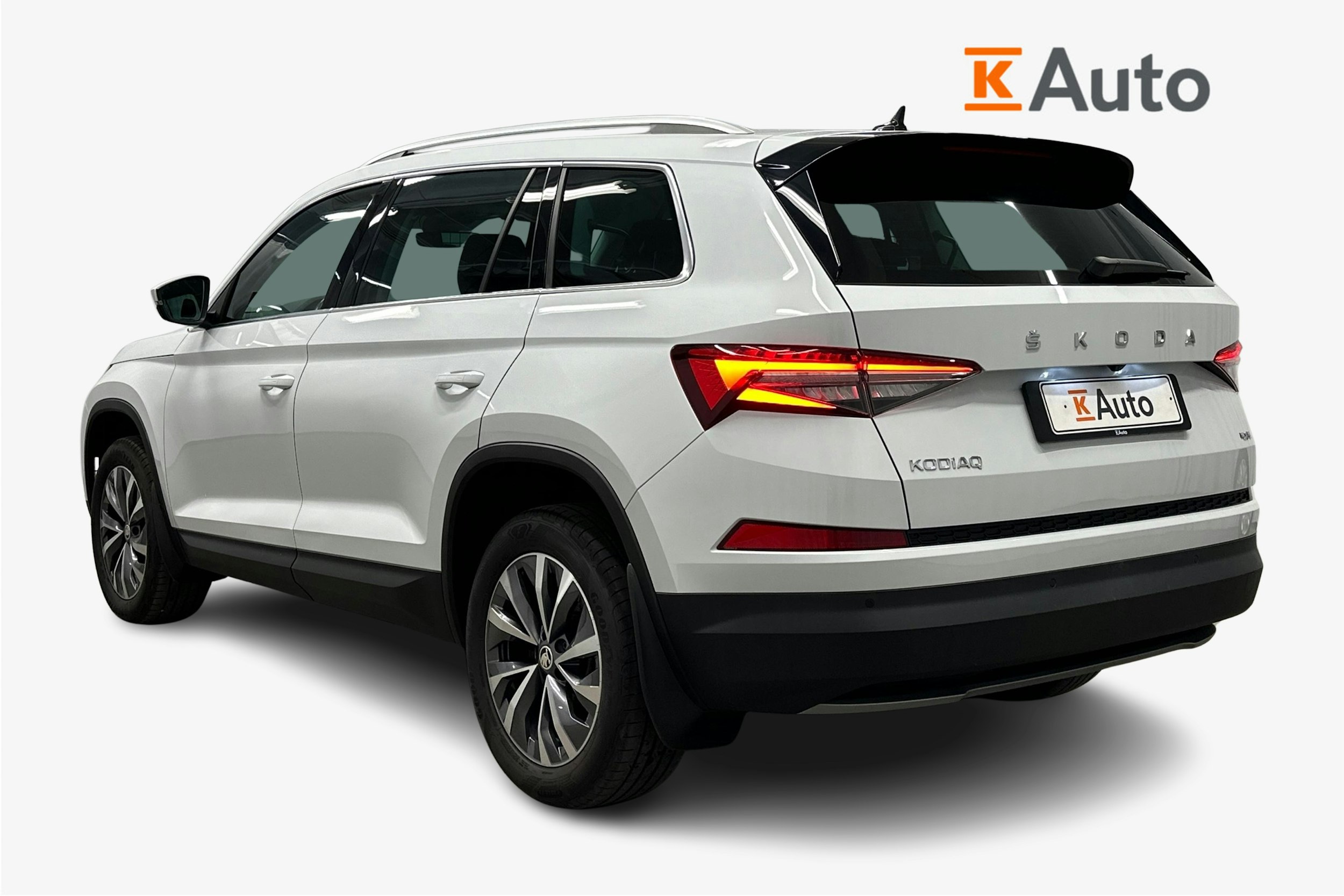 valkoinen Skoda Kodiaq 2022 kuva 2.