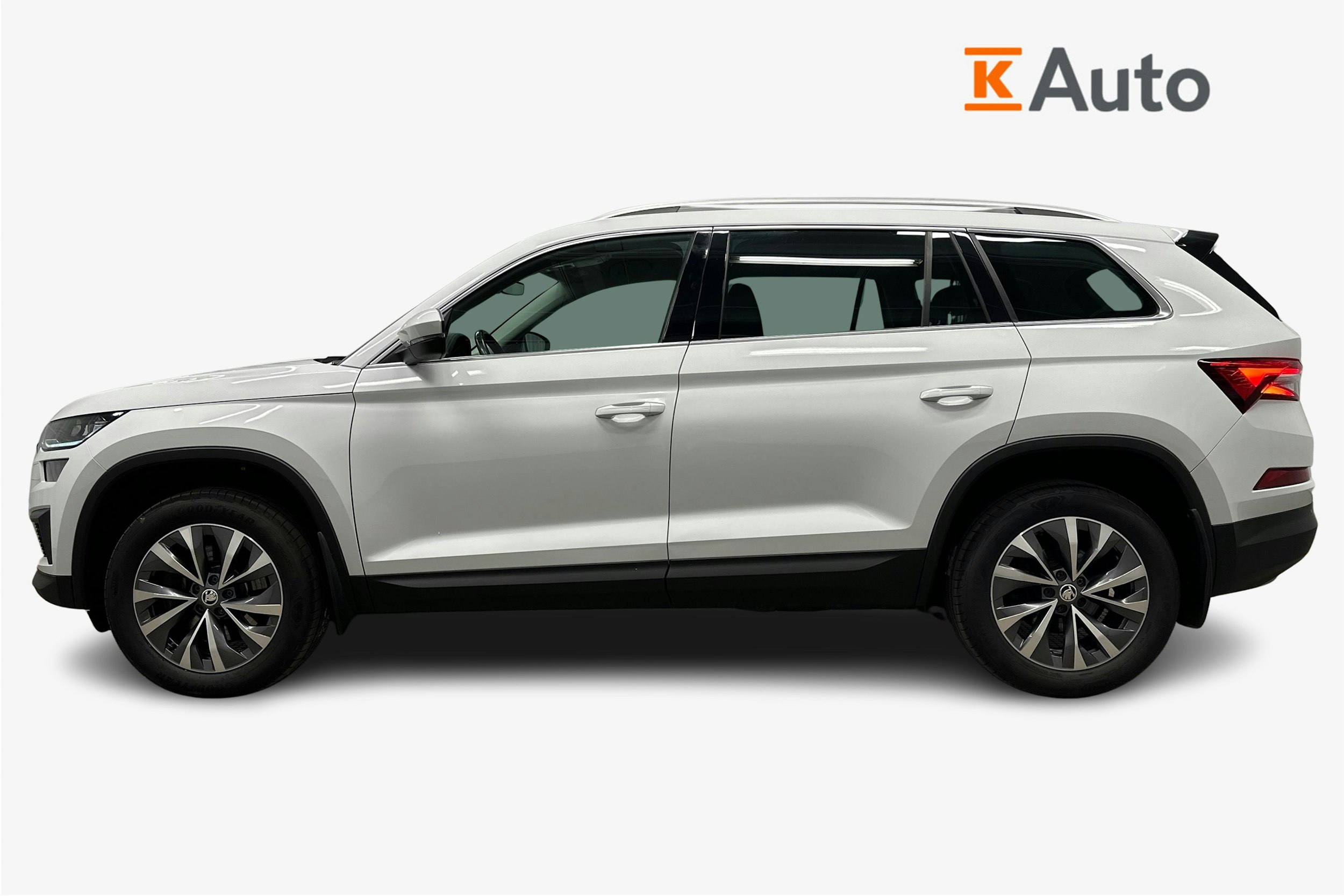 valkoinen Skoda Kodiaq 2022 kuva 6.