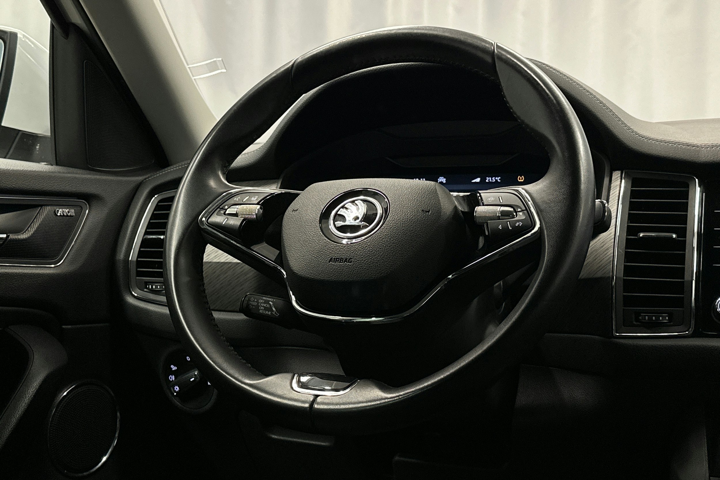 valkoinen Skoda Kodiaq 2022 kuva 19.