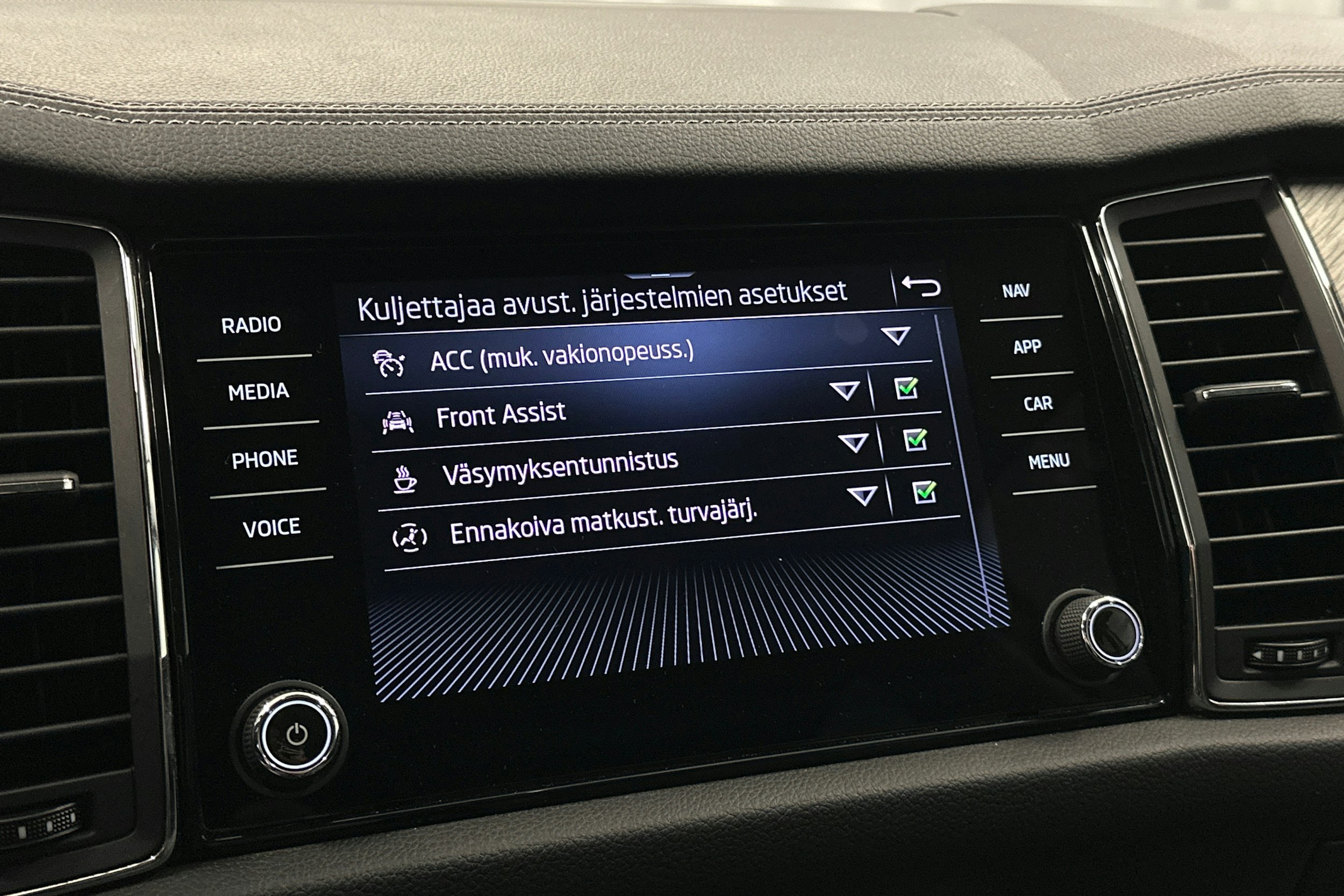 valkoinen Skoda Kodiaq 2022 kuva 24.