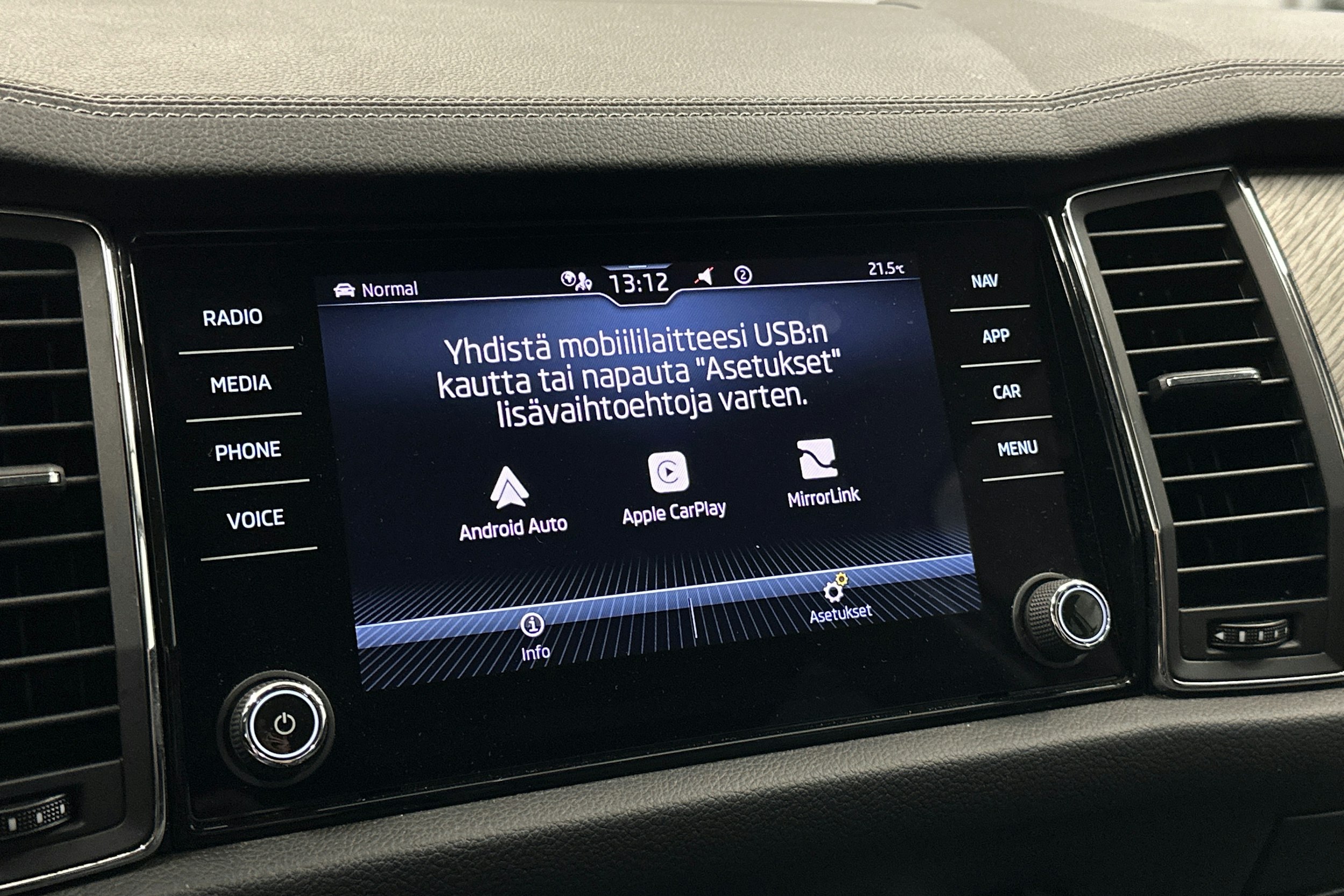 valkoinen Skoda Kodiaq 2022 kuva 25.