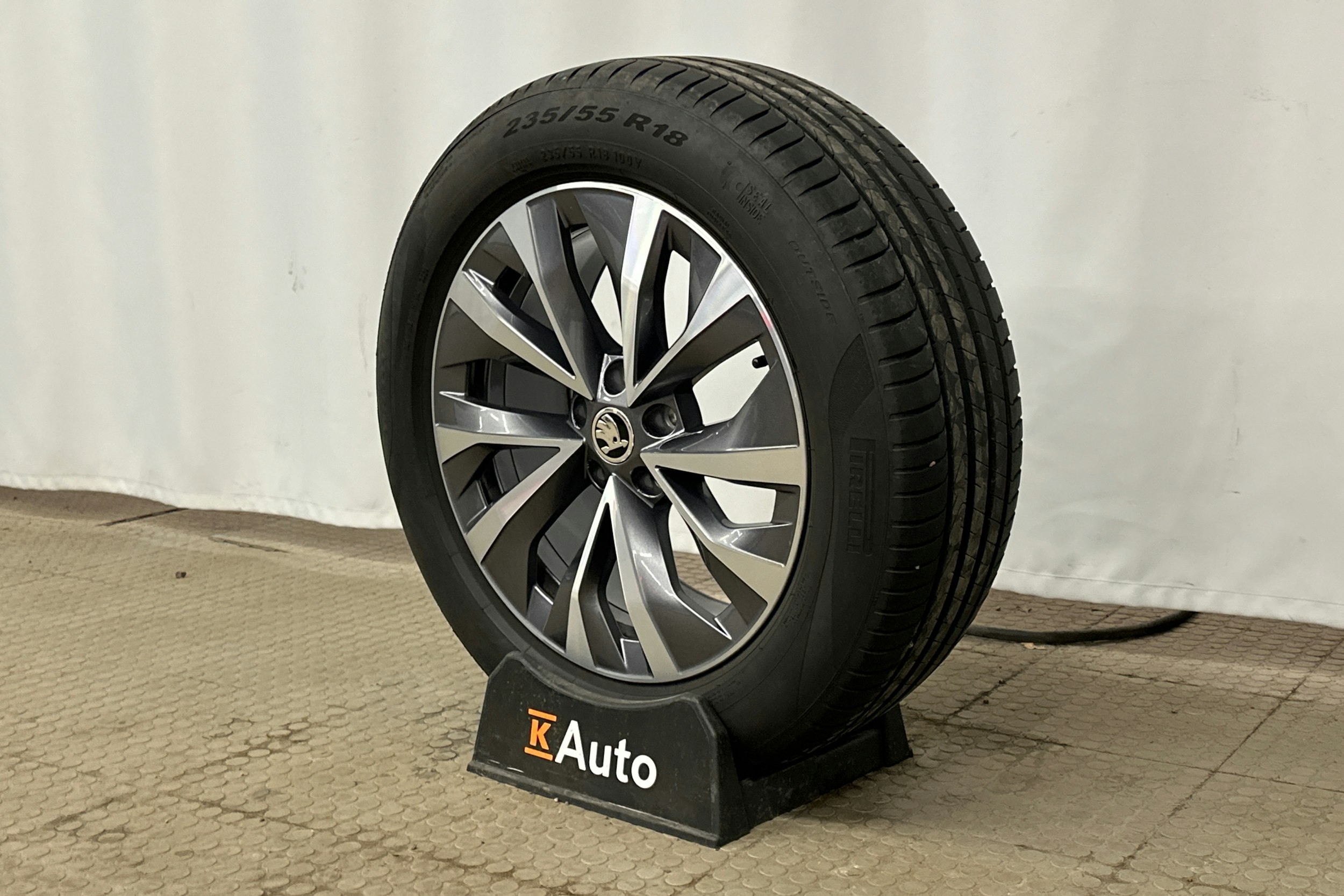 harmaa Skoda Kodiaq 2022 kuva 13.