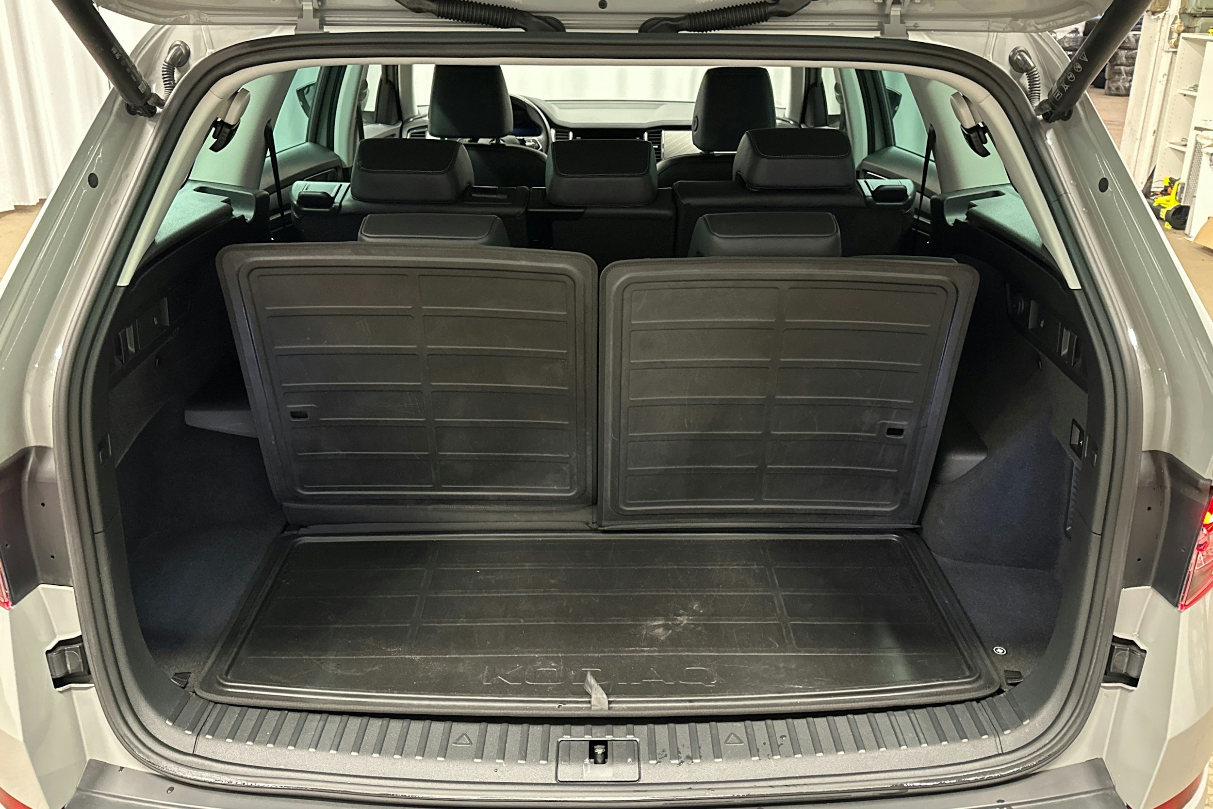 harmaa Skoda Kodiaq 2022 kuva 14.