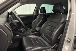 harmaa Skoda Kodiaq 2022 kuva 18.