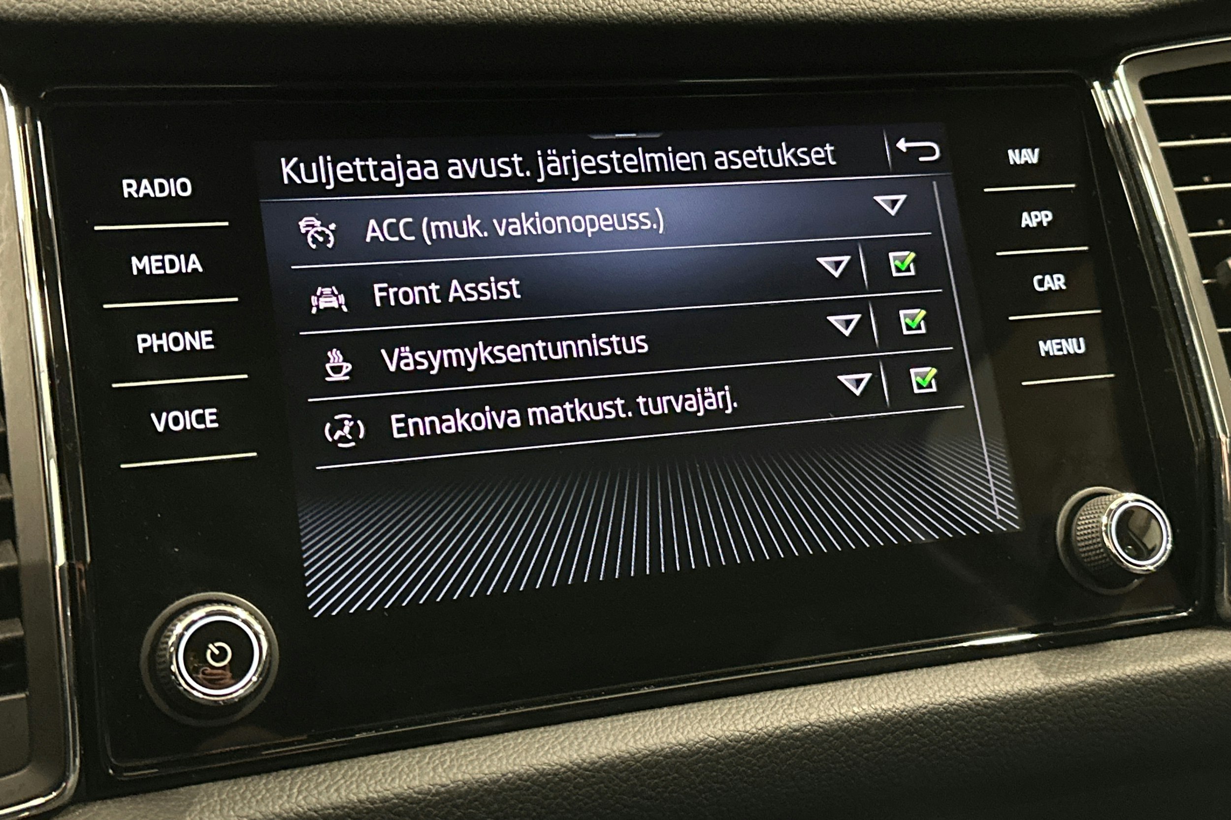 harmaa Skoda Kodiaq 2022 kuva 23.