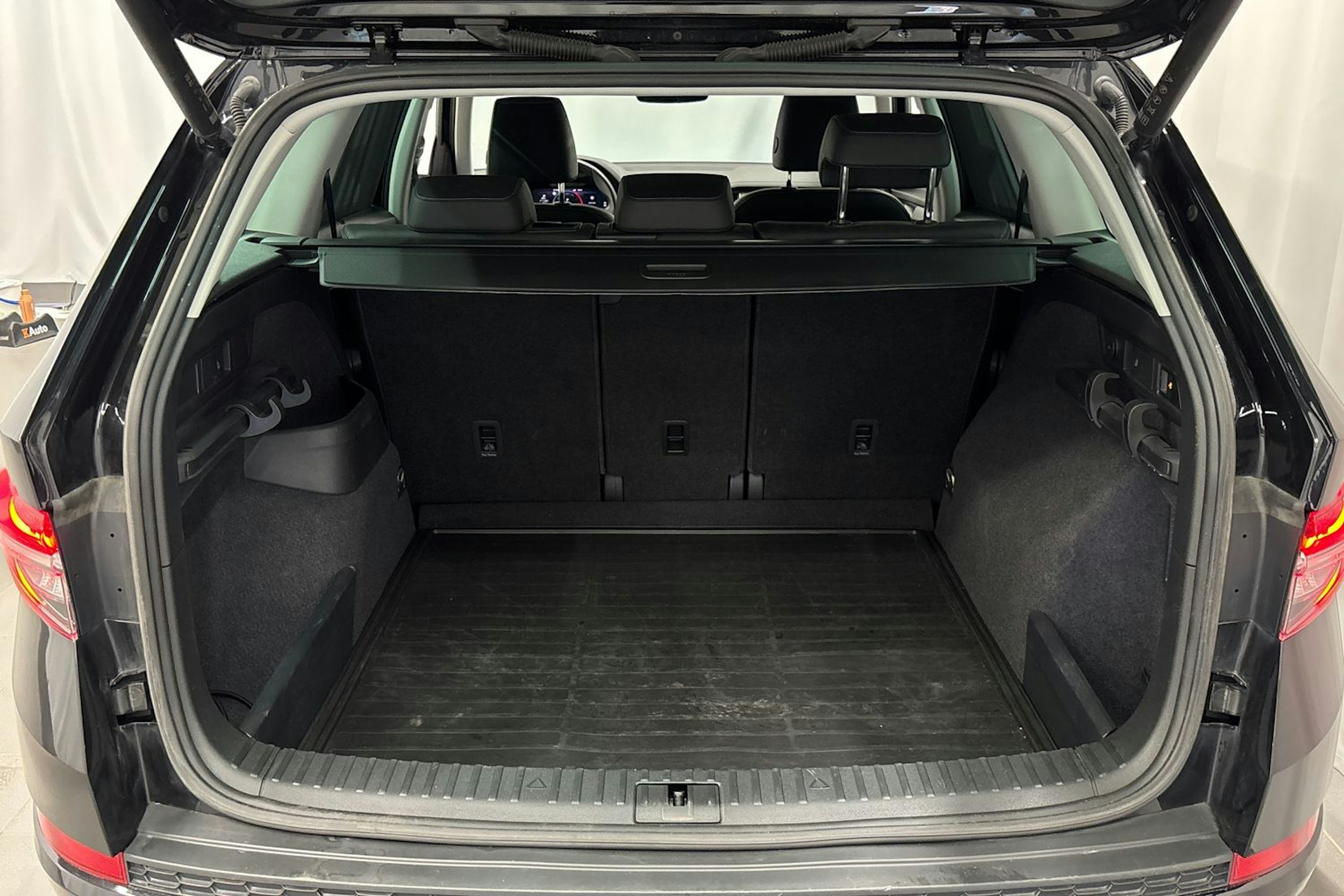 musta Skoda Kodiaq 2022 kuva 16.