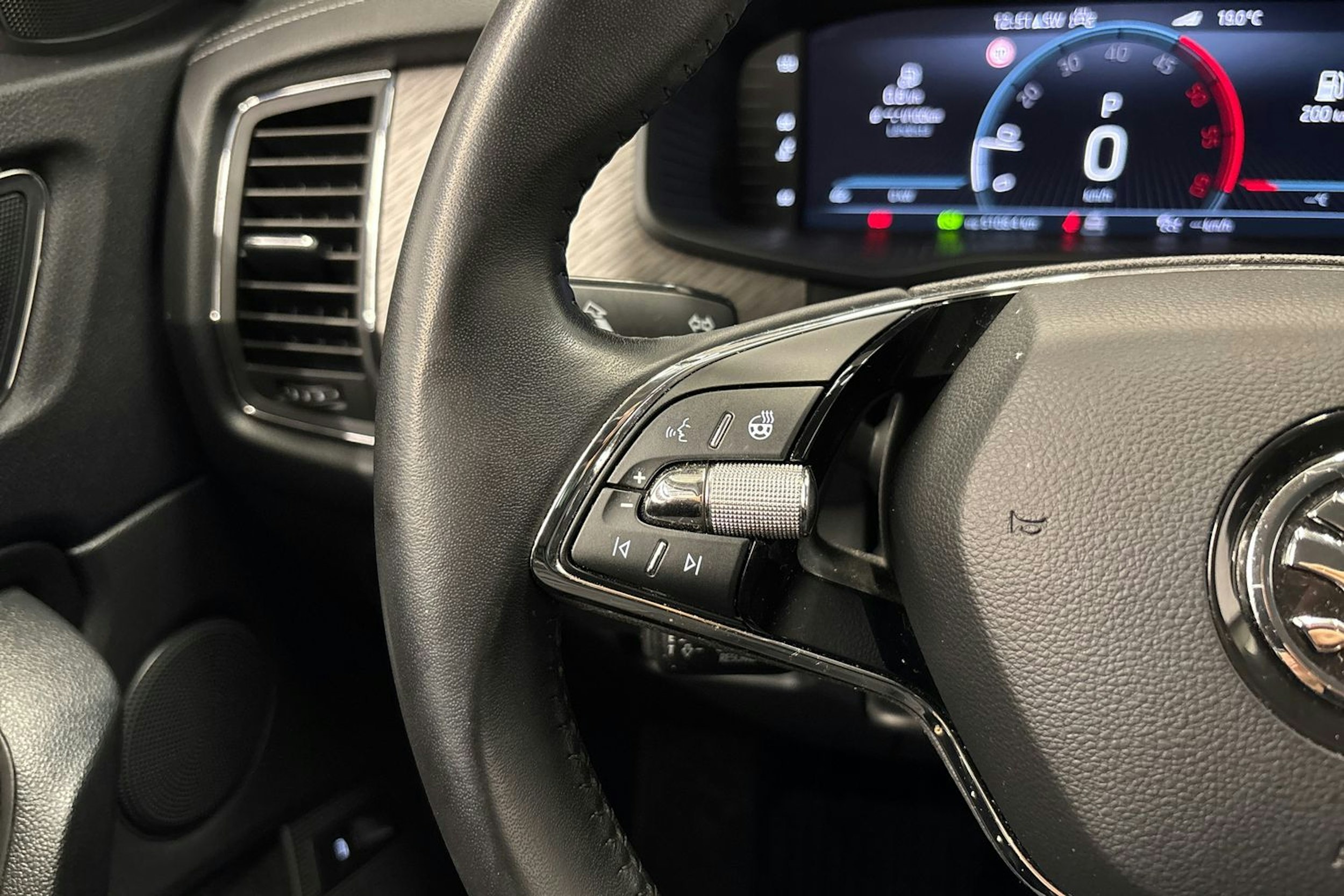 musta Skoda Kodiaq 2022 kuva 21.