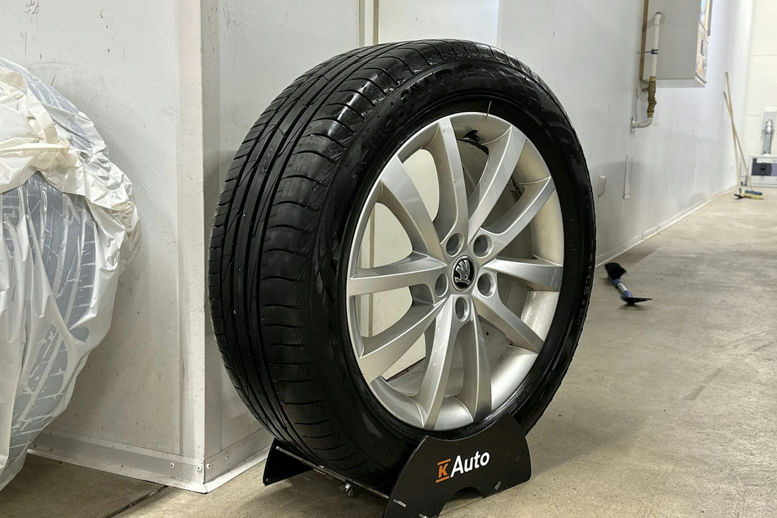 harmaa Skoda Kodiaq 2022 kuva 13.