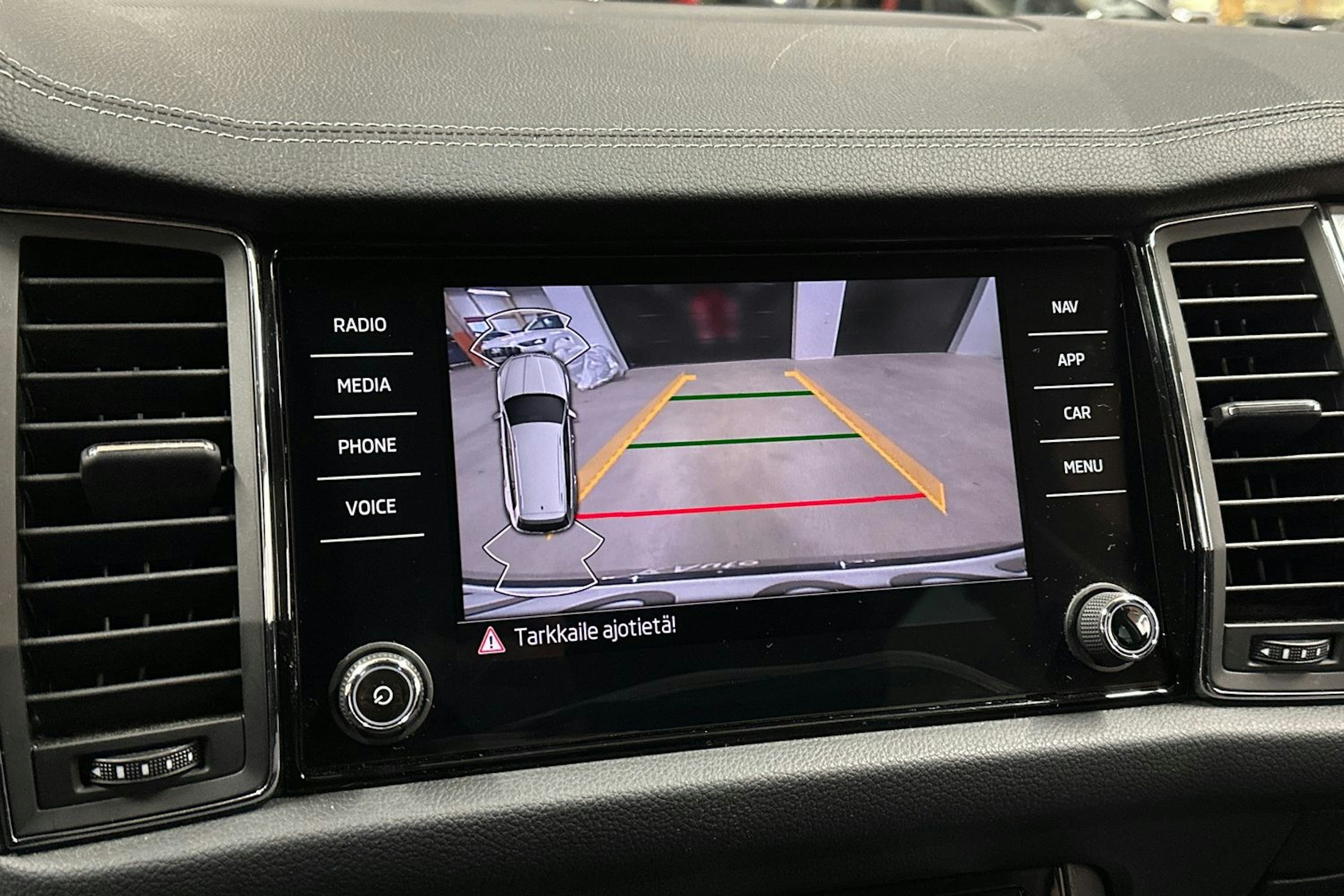 harmaa Skoda Kodiaq 2022 kuva 15.