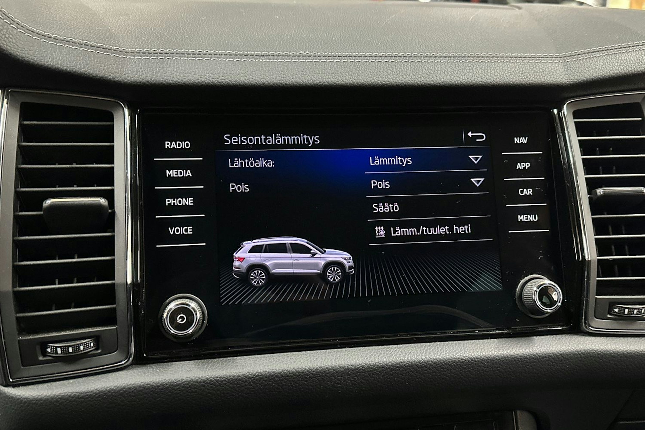 harmaa Skoda Kodiaq 2022 kuva 16.