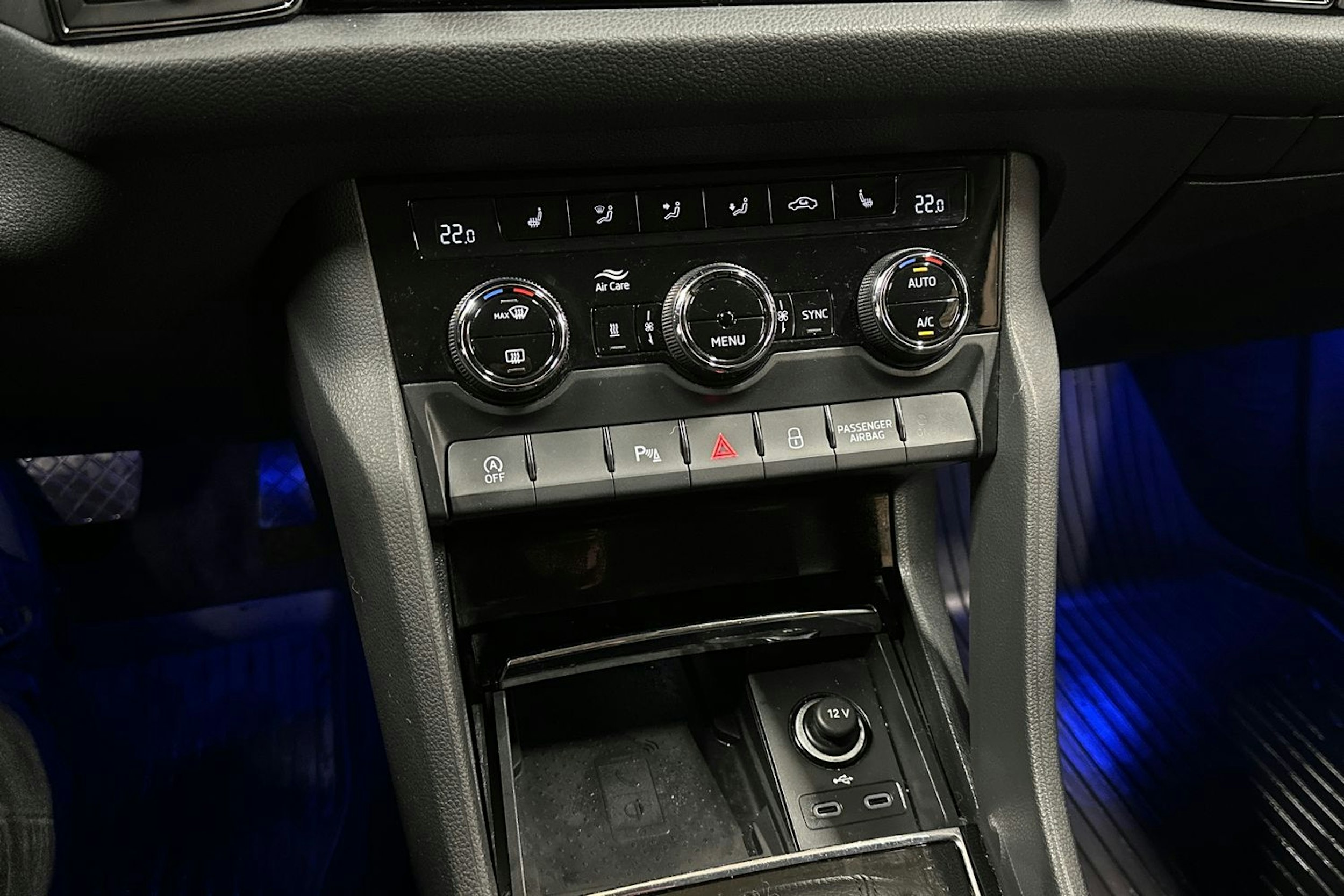 harmaa Skoda Kodiaq 2022 kuva 19.