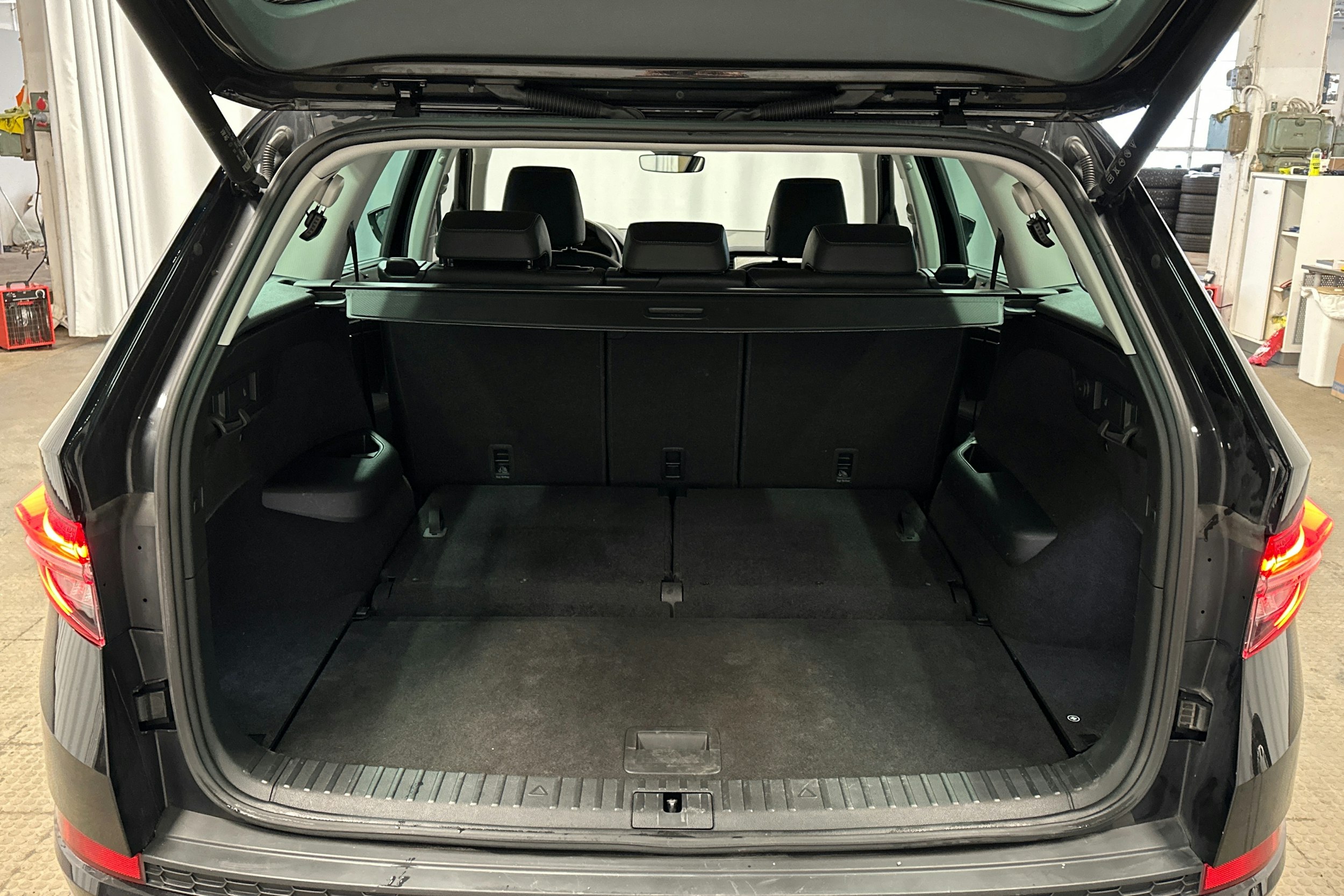 musta Skoda Kodiaq 2022 kuva 14.