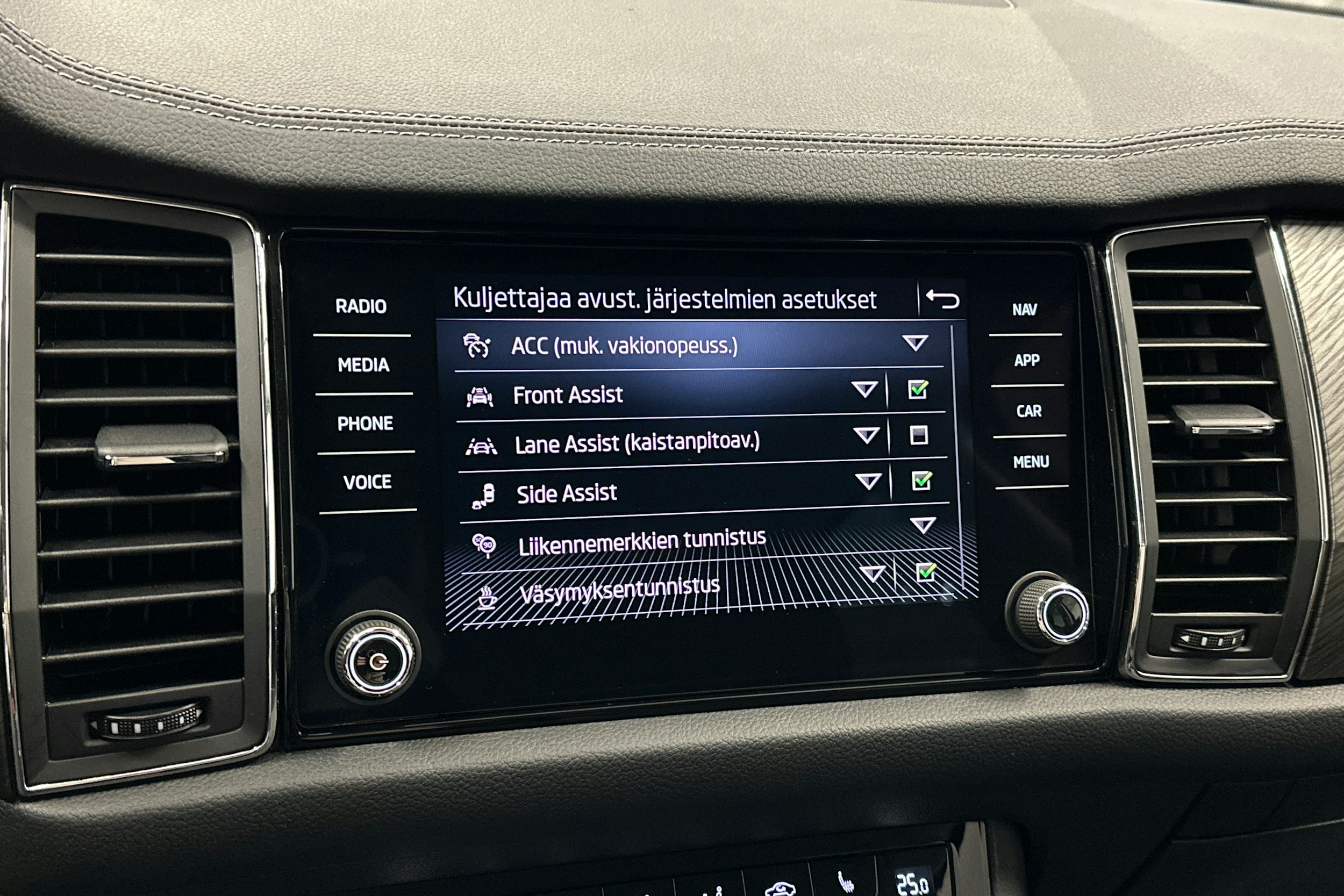 musta Skoda Kodiaq 2022 kuva 26.