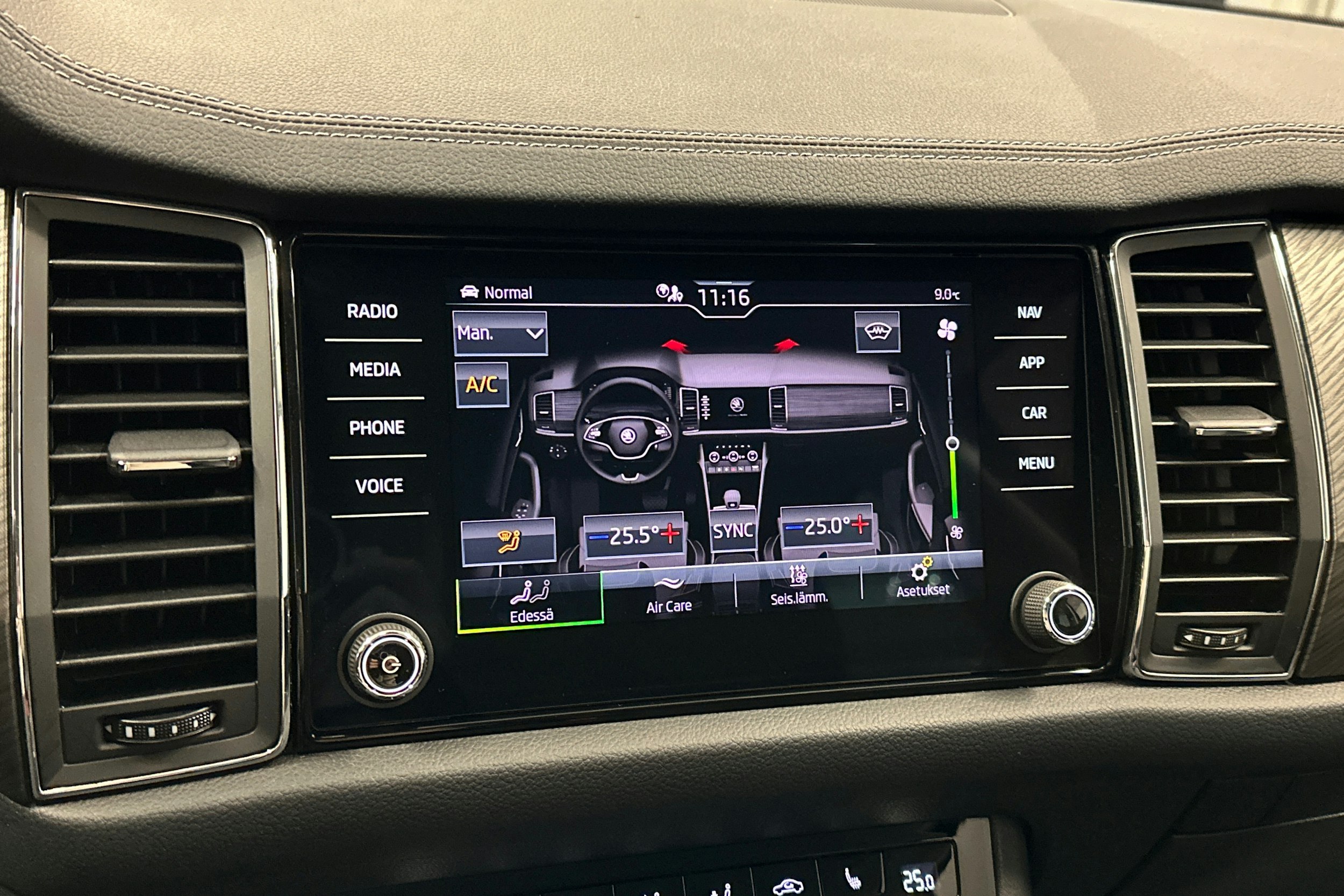 musta Skoda Kodiaq 2022 kuva 27.