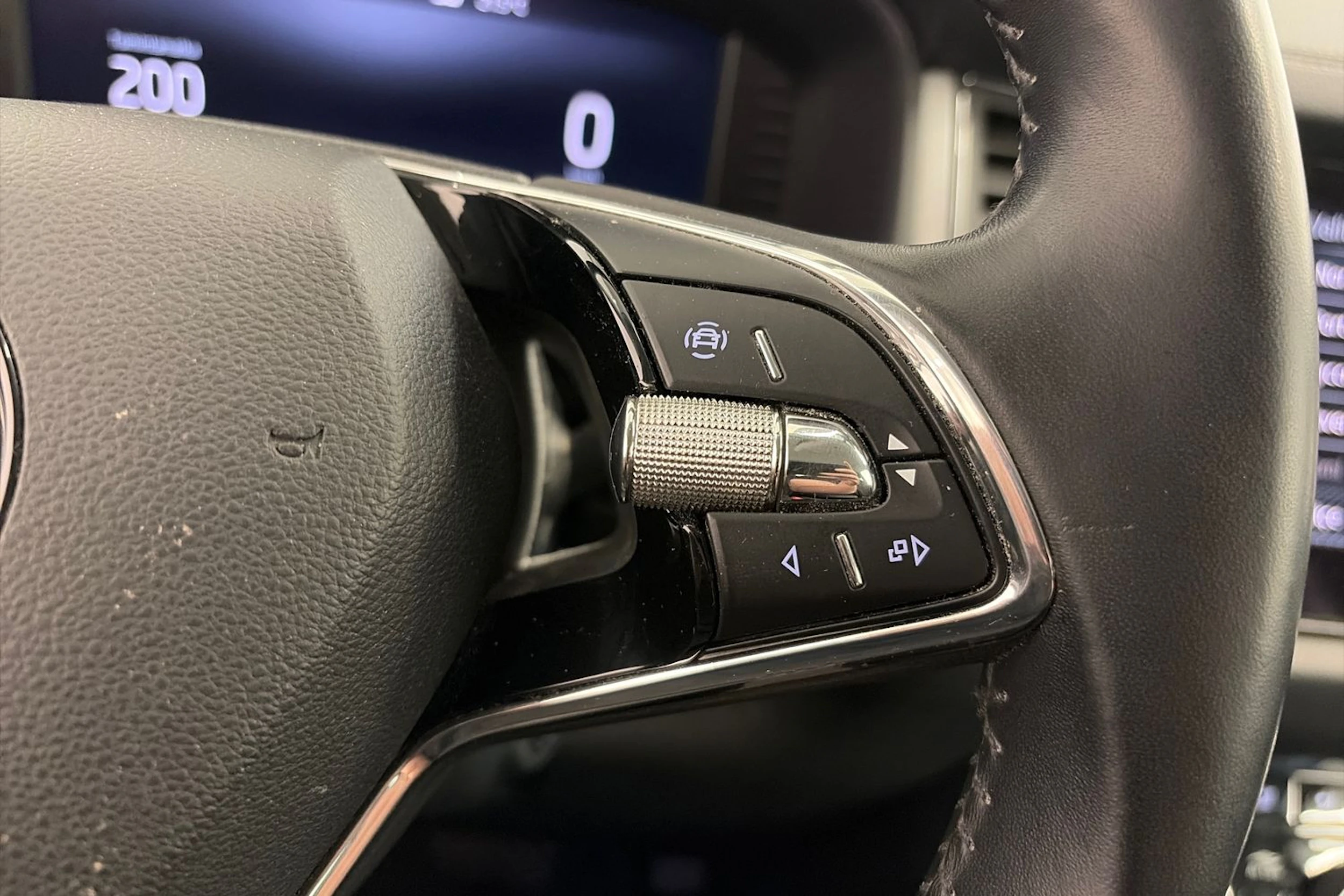 harmaa Skoda Kodiaq 2022 kuva 20.
