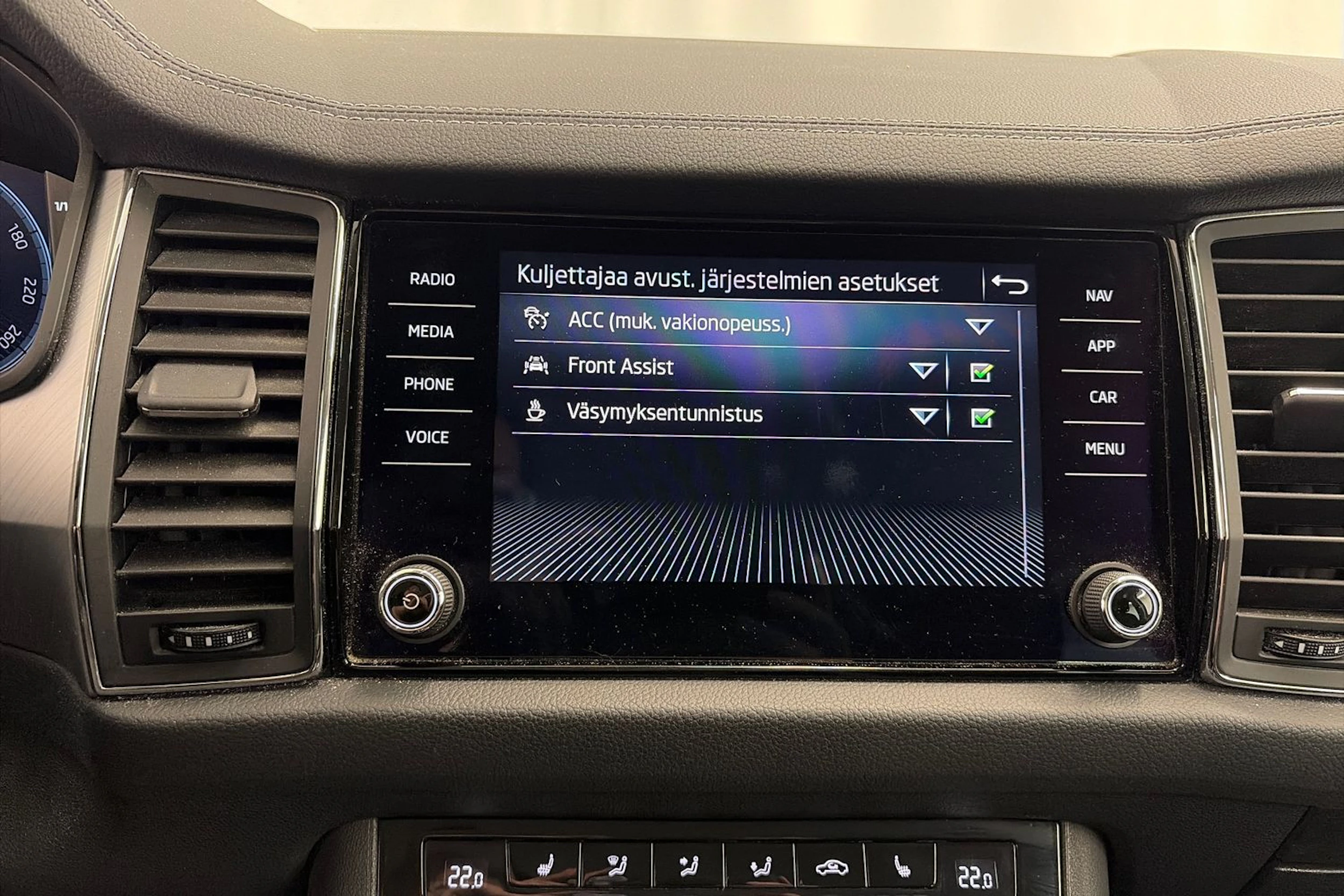 harmaa Skoda Kodiaq 2022 kuva 24.