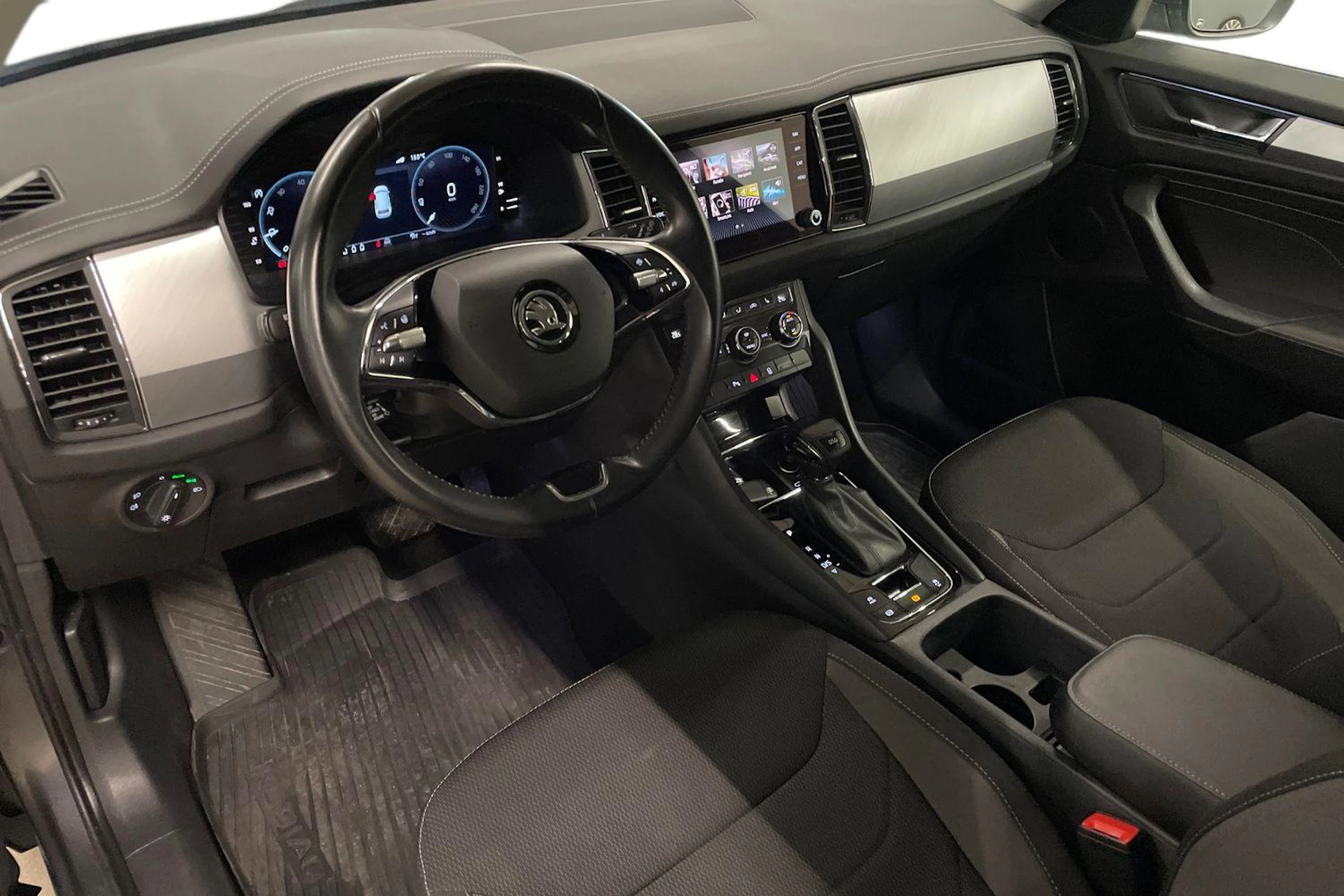 harmaa Skoda Kodiaq 2022 kuva 6.