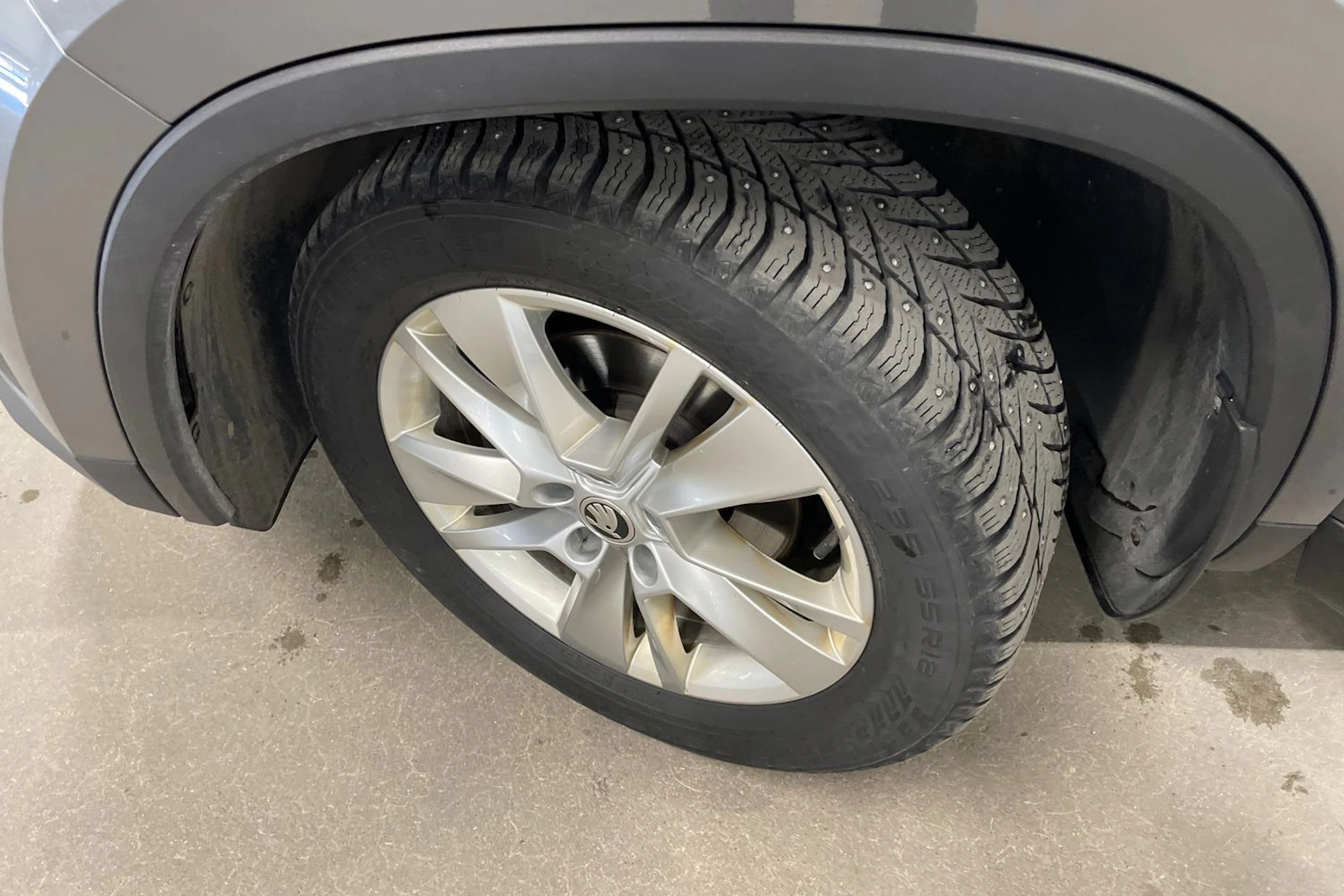 harmaa Skoda Kodiaq 2022 kuva 10.