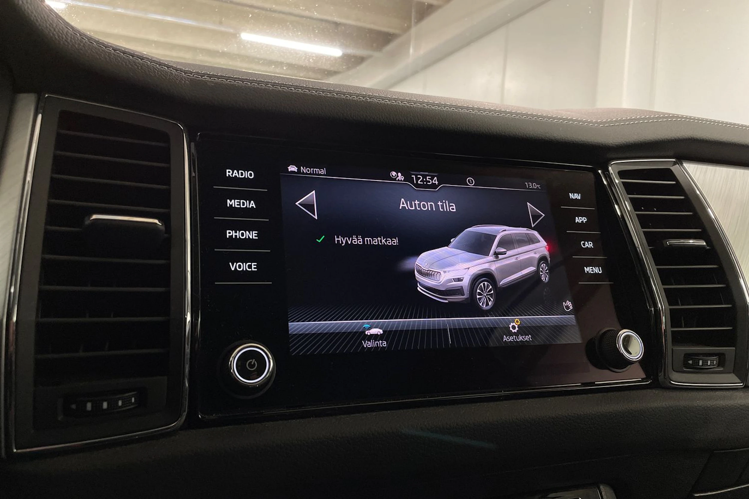 harmaa Skoda Kodiaq 2022 kuva 17.