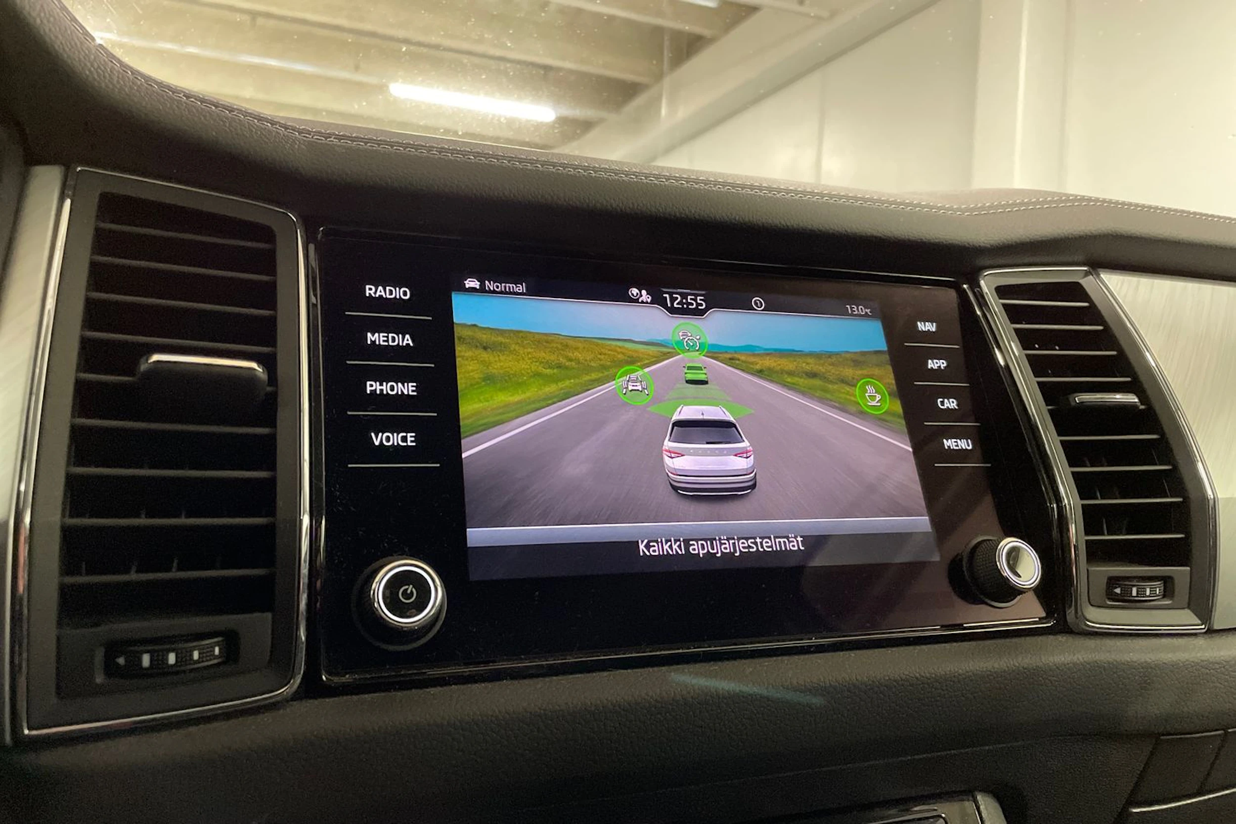harmaa Skoda Kodiaq 2022 kuva 18.