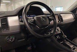 harmaa Skoda Kodiaq 2022 kuva 24.