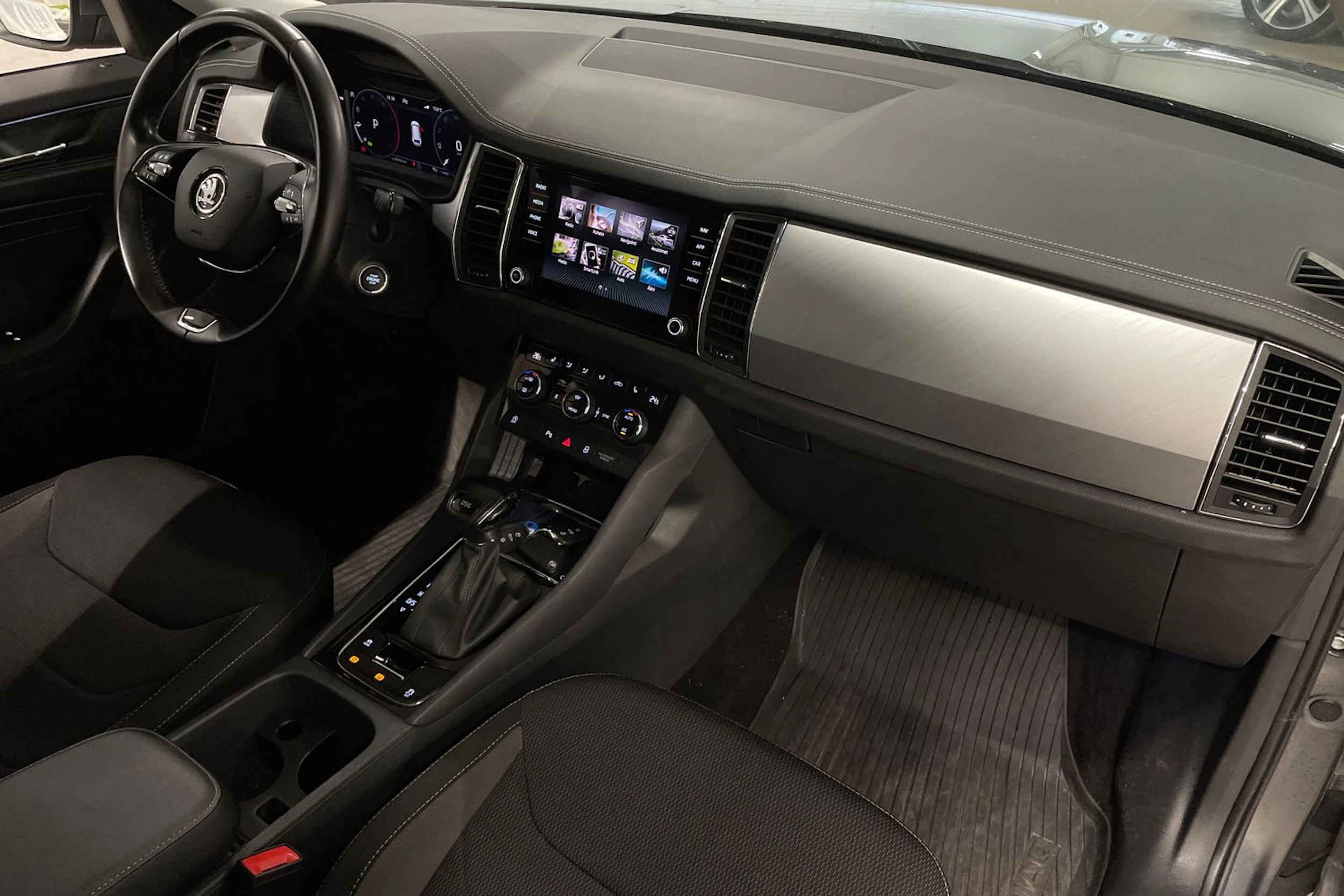 harmaa Skoda Kodiaq 2022 kuva 26.