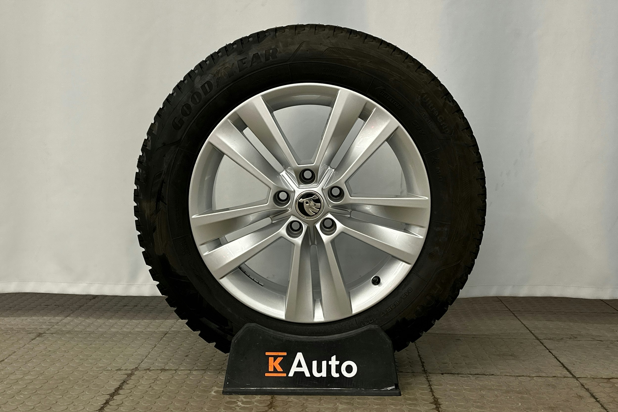 harmaa Skoda Kodiaq 2022 kuva 13.