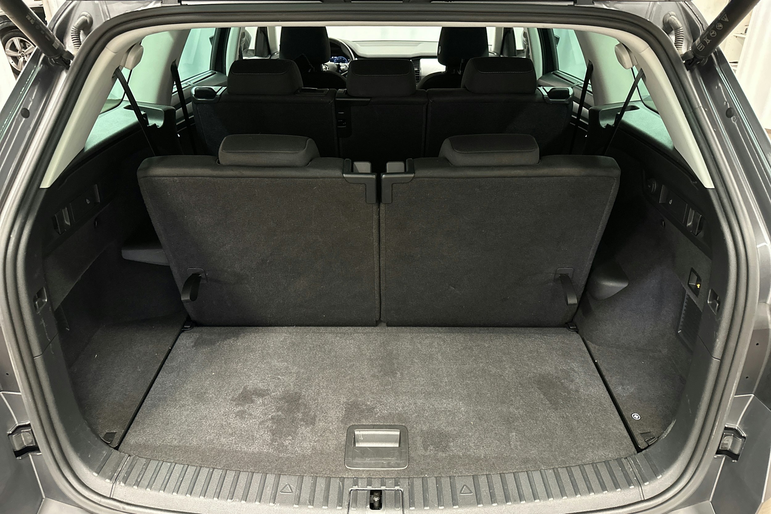harmaa Skoda Kodiaq 2022 kuva 14.