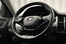 harmaa Skoda Kodiaq 2022 kuva 19.