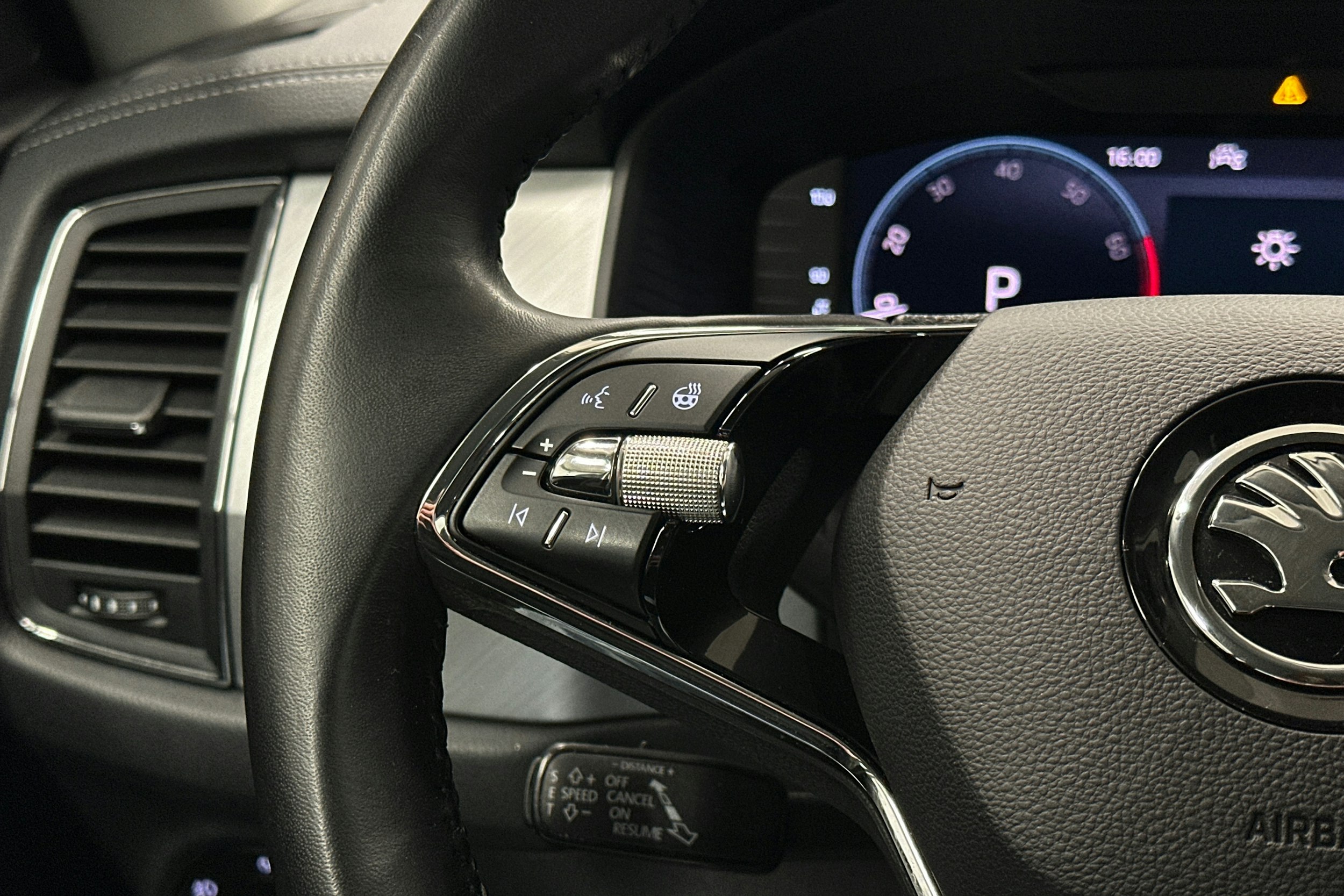 harmaa Skoda Kodiaq 2022 kuva 20.